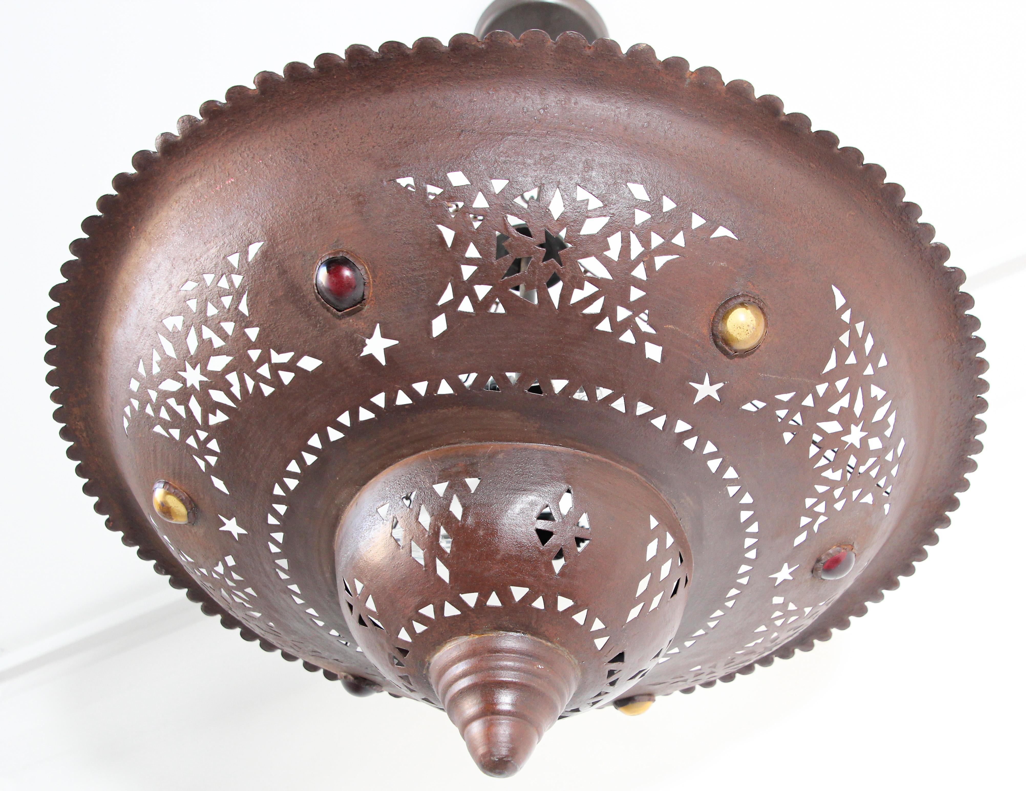 Lustre en métal marocain fabriqué à la main avec un design mauresque en vente 7