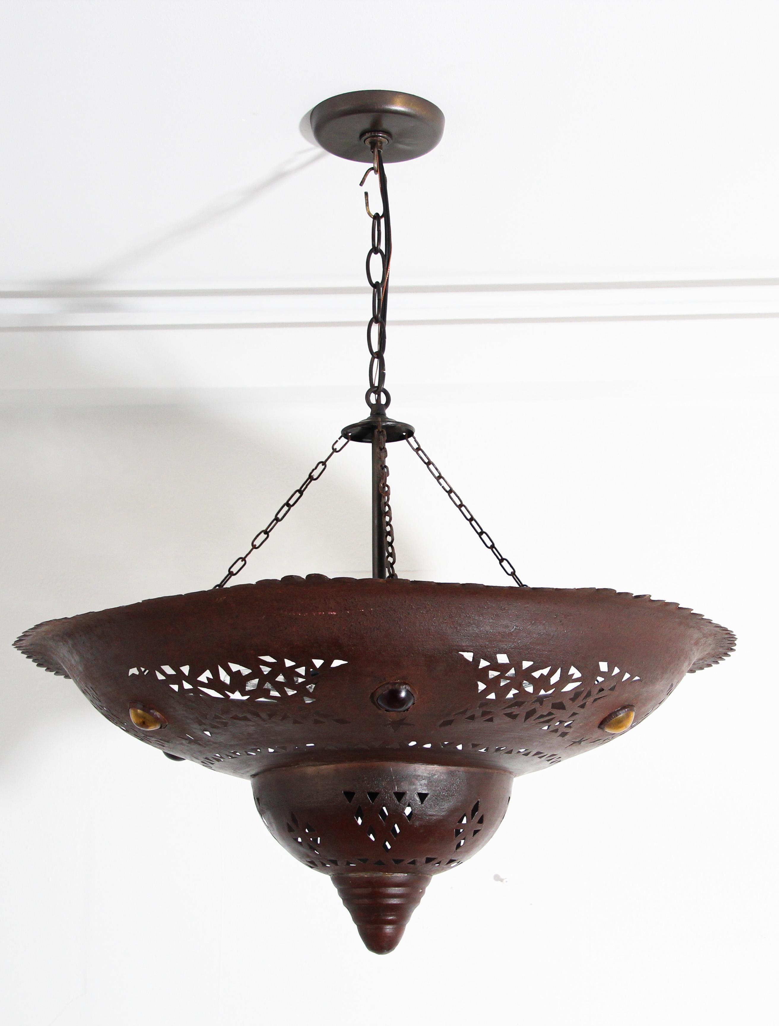 Handcrafted Moroccan Metal Chandelier with Moorish Design For Sale 14