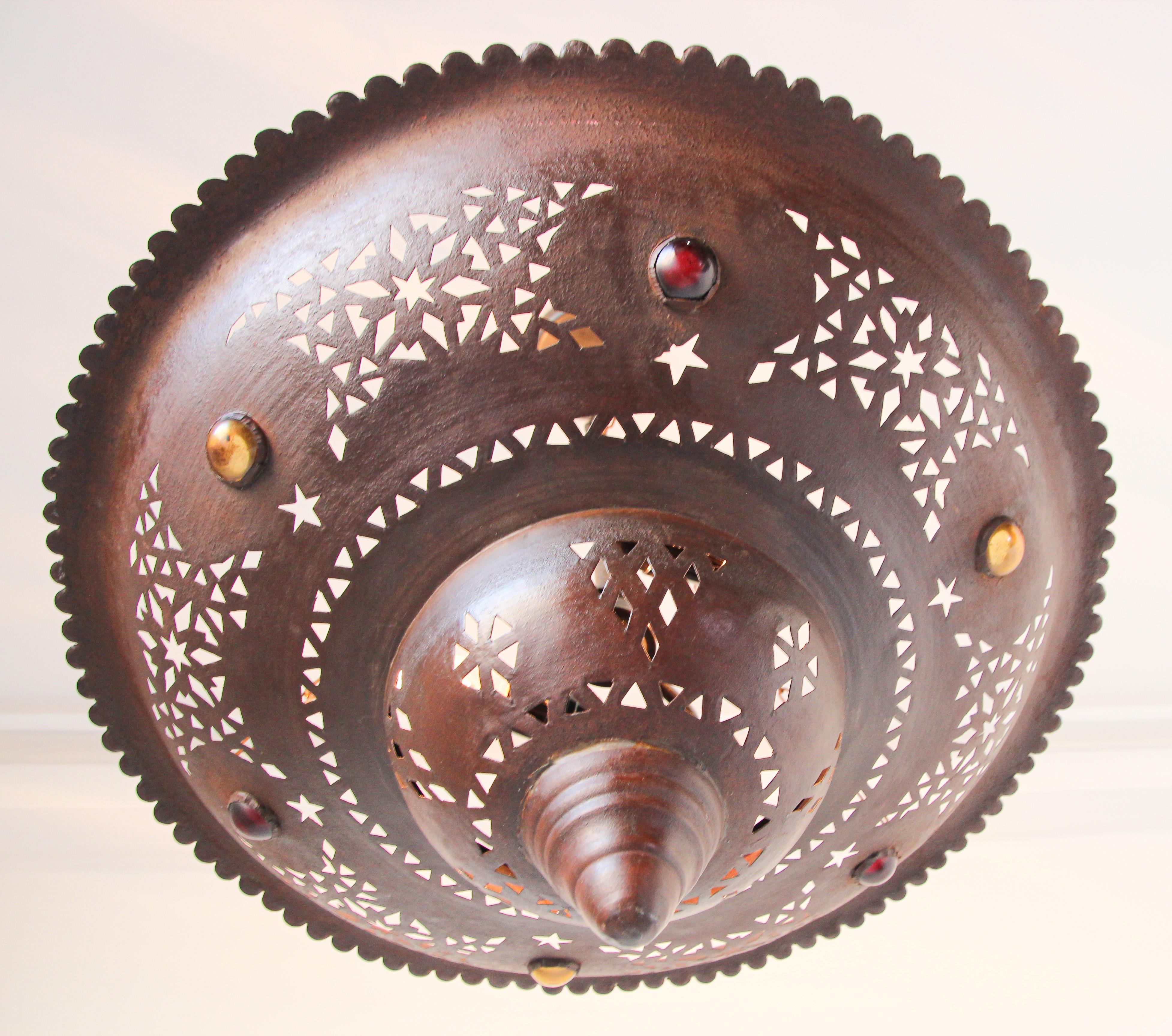 Hand-Crafted Handcrafted Moroccan Metal Chandelier with Moorish Design For Sale
