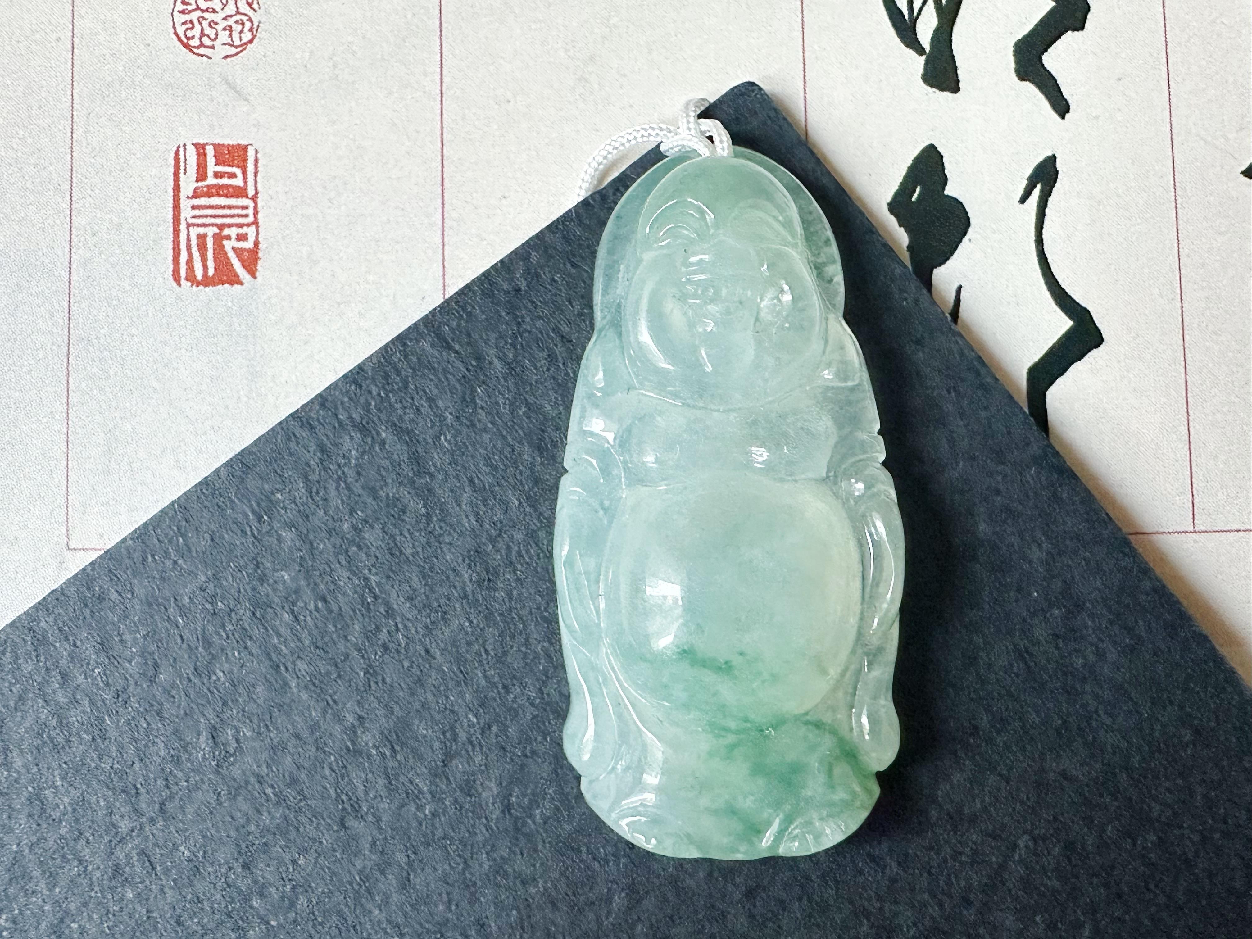 Pendentif Happy Buddha en jade vert translucide, naturel du Myanmar, fabriqué à la main en vente 6