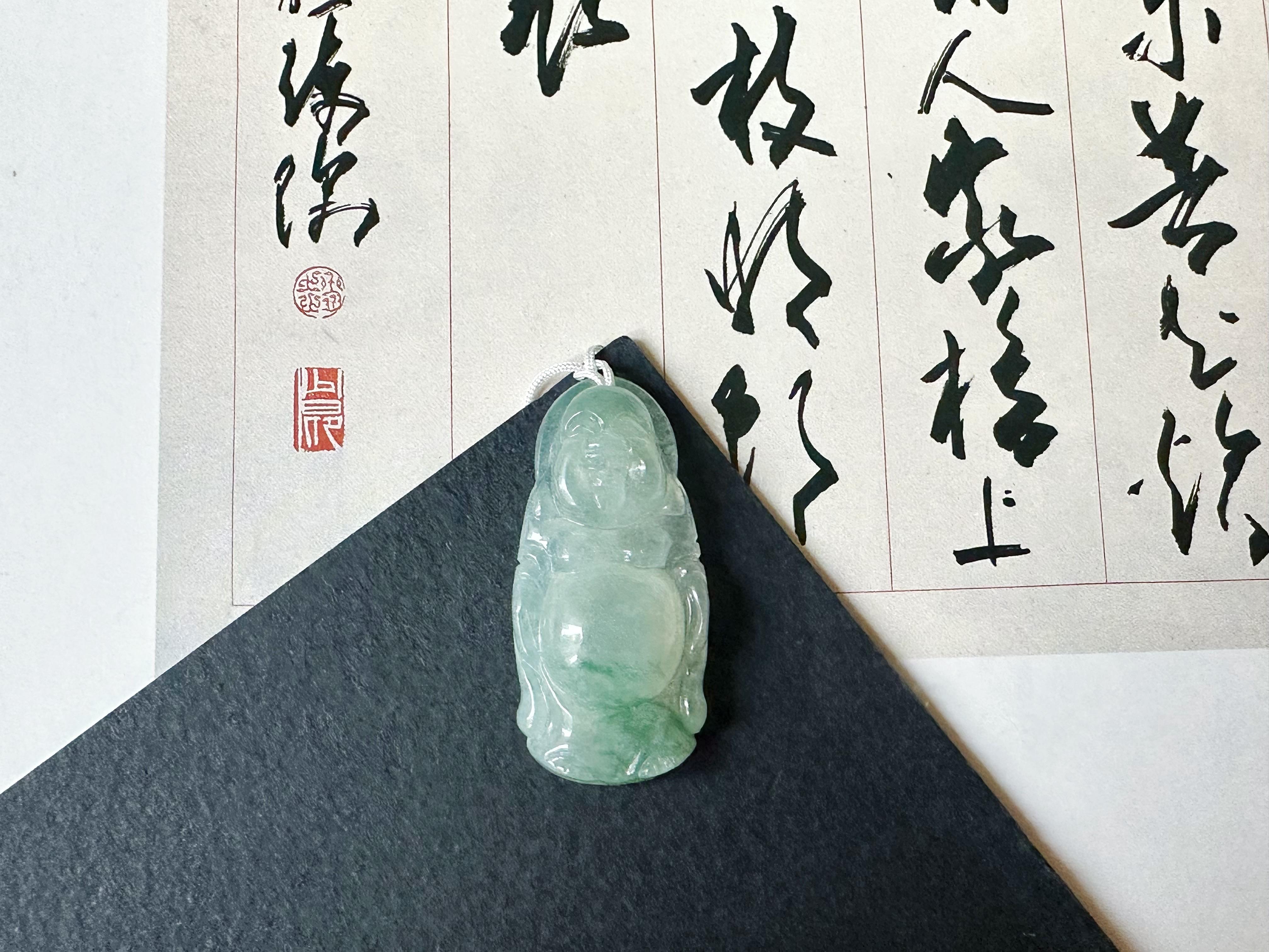 Pendentif Happy Buddha en jade vert translucide, naturel du Myanmar, fabriqué à la main en vente 7