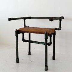 Handgefertigter Außenseiter-Kunst-Dampfpunk-Pfeifenstuhl mit Holzsitz