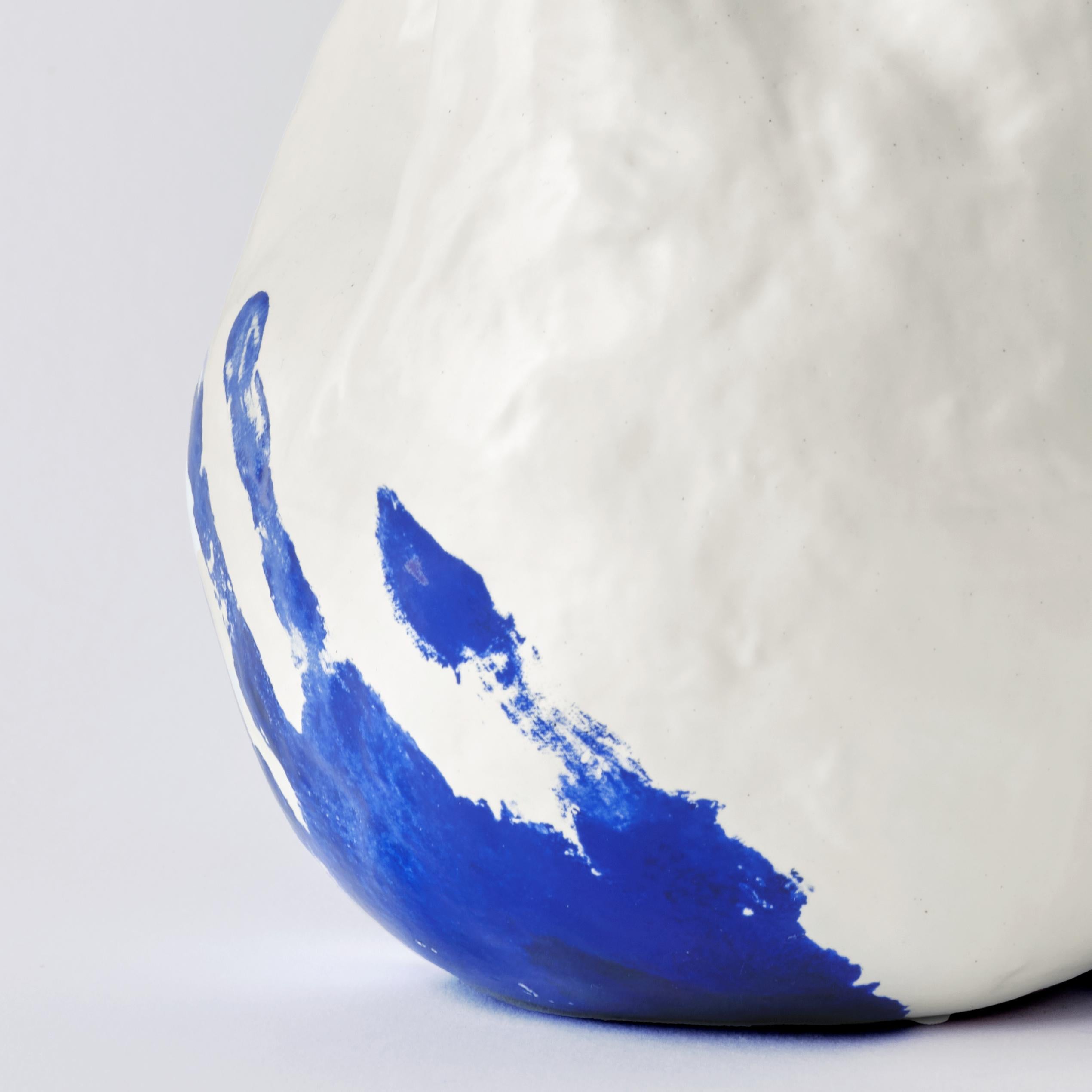 Chinois Vase Alexis en porcelaine fabriqué à la main en vente