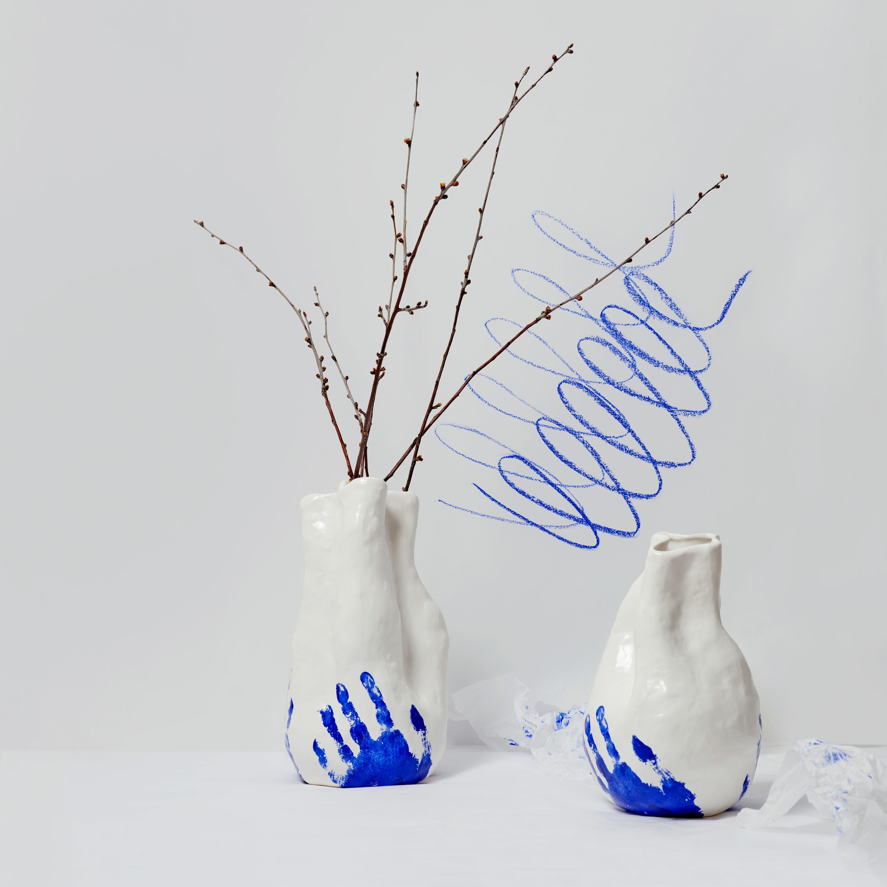 Handgefertigte Alexis-Vase aus Porzellan im Angebot 1