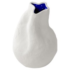 Handgefertigte weiße Alexis-Vase aus Porzellan