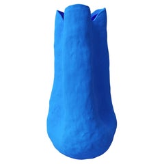 Vase Barbara en porcelaine bleu mat fabriqué à la main