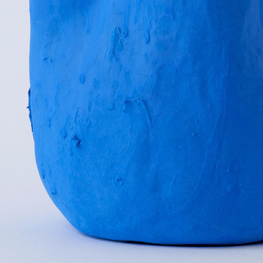 Fait main Vase de Géorgie en porcelaine bleu mat fabriqué à la main en vente