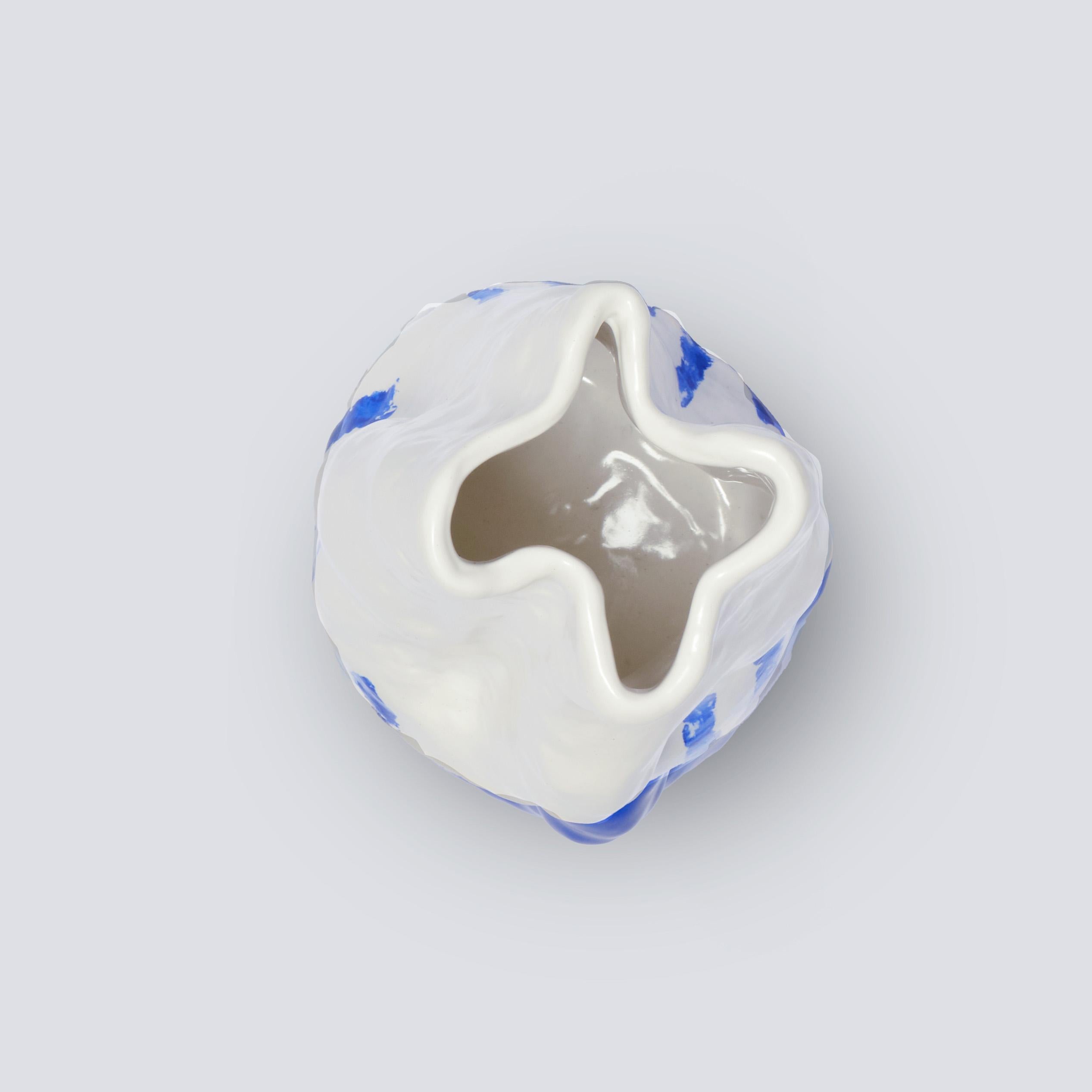 Hand-Crafted Hand-crafted Porcelain White and Blue Georgia Vase For Sale