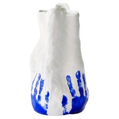 Handgefertigte georgianische Vase aus weißem und blauem Porzellan