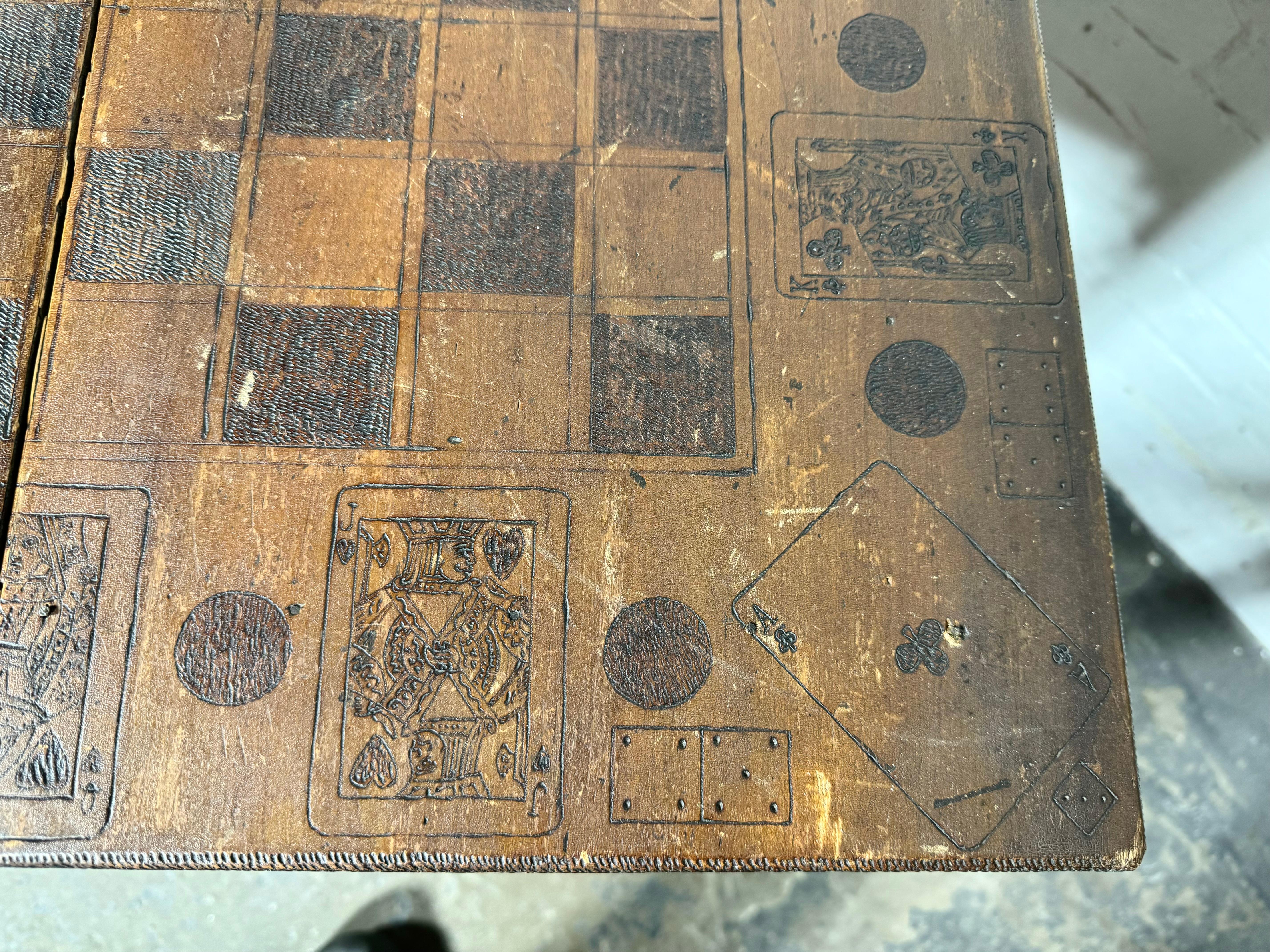 Mesa de juego artesanal primitiva/de arte popular. Damas , ajedrez , cartas, dados Estadounidense en venta
