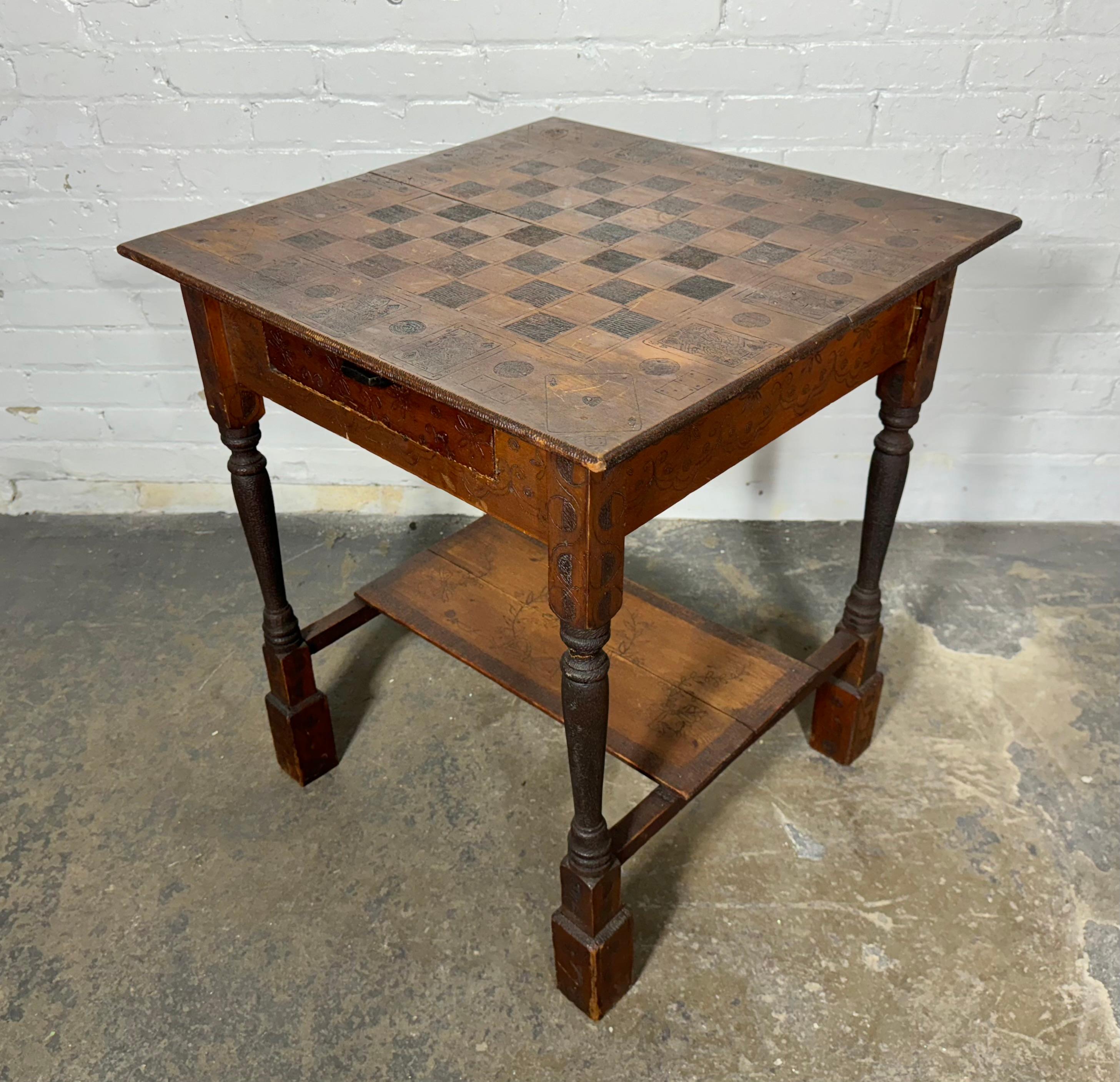 Mesa de juego artesanal primitiva/de arte popular. Damas , ajedrez , cartas, dados Hecho a mano en venta