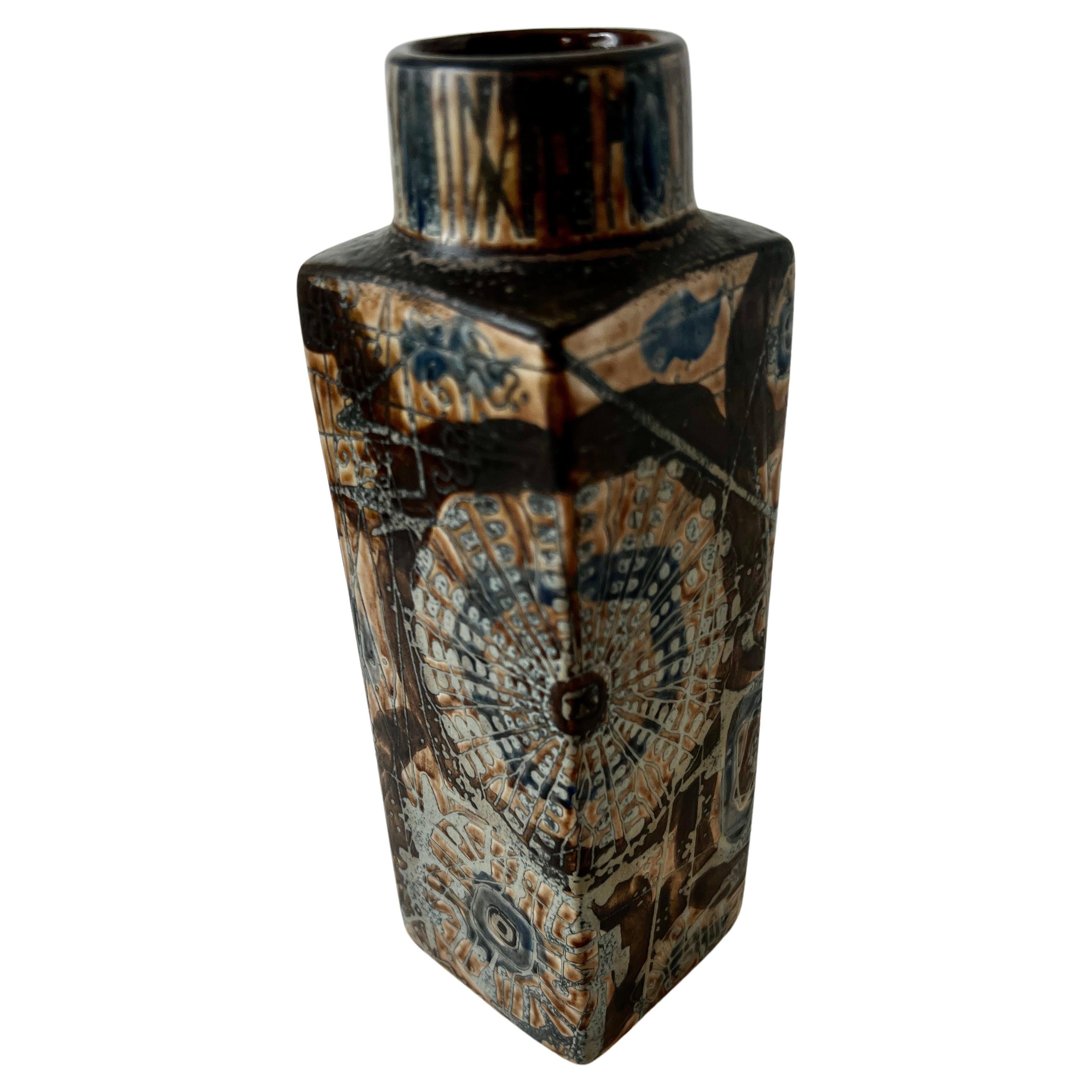 Vaso in ceramica di Royal Copenhagen lavorato a mano con raggi di sole