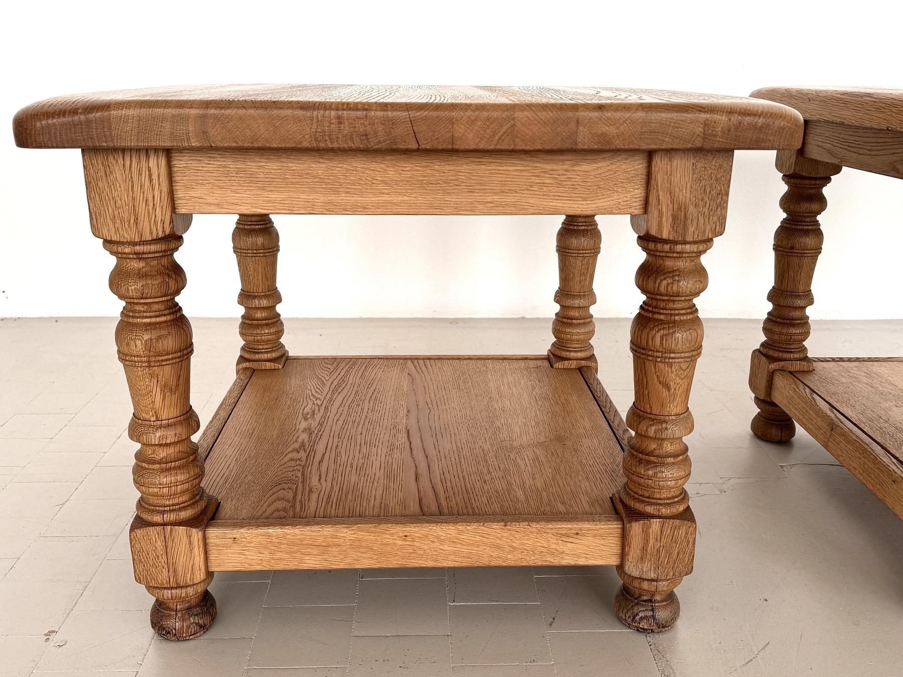 Tables d'appoint en chêne rustique texturé, fabriquées à la main par Vereinigte Werkstätten, 1970 en vente 2