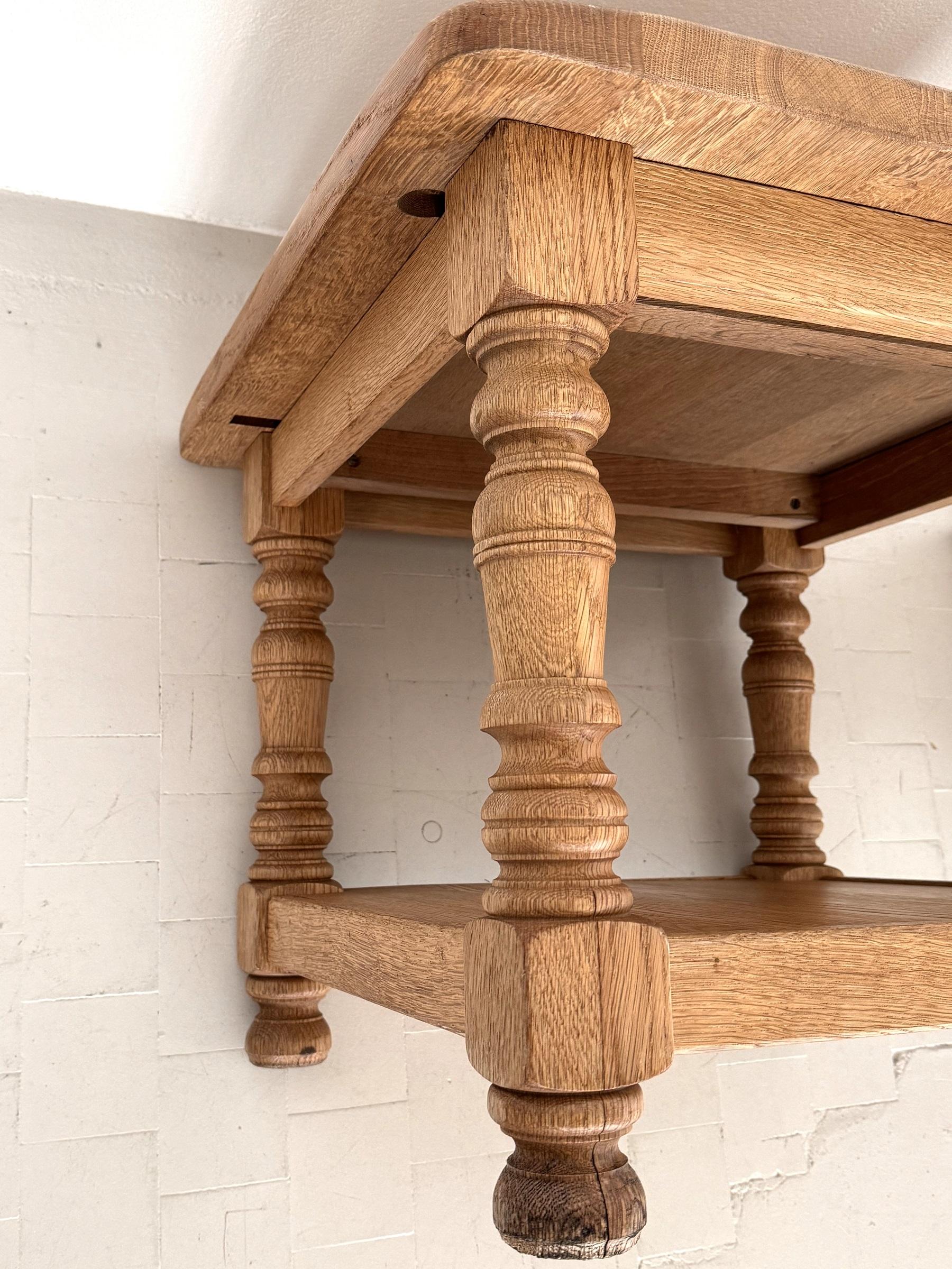 Tables d'appoint en chêne rustique texturé, fabriquées à la main par Vereinigte Werkstätten, 1970 en vente 11