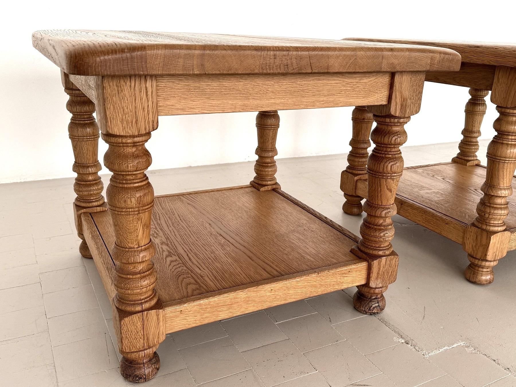 Tables d'appoint en chêne rustique texturé, fabriquées à la main par Vereinigte Werkstätten, 1970 en vente 1