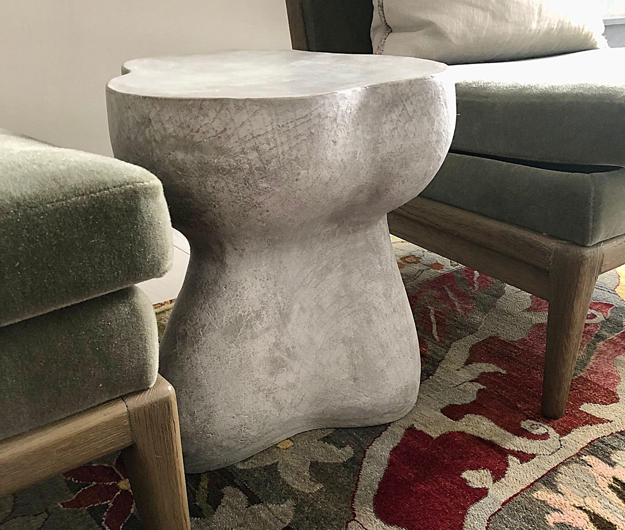 Table d'appoint sculpturale en céramique fabriquée à la main en vente 5