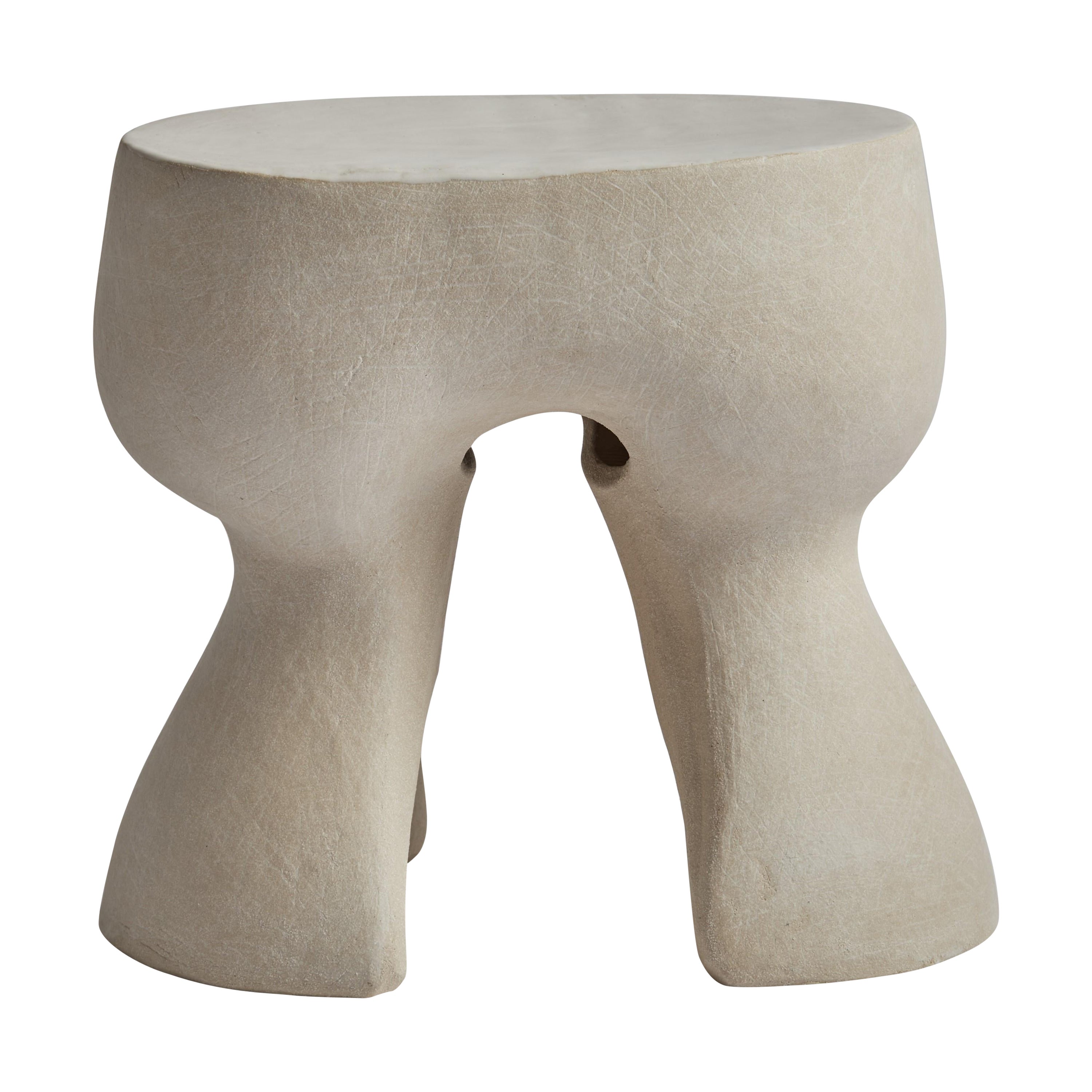 Table d'appoint sculpturale en céramique fabriquée à la main