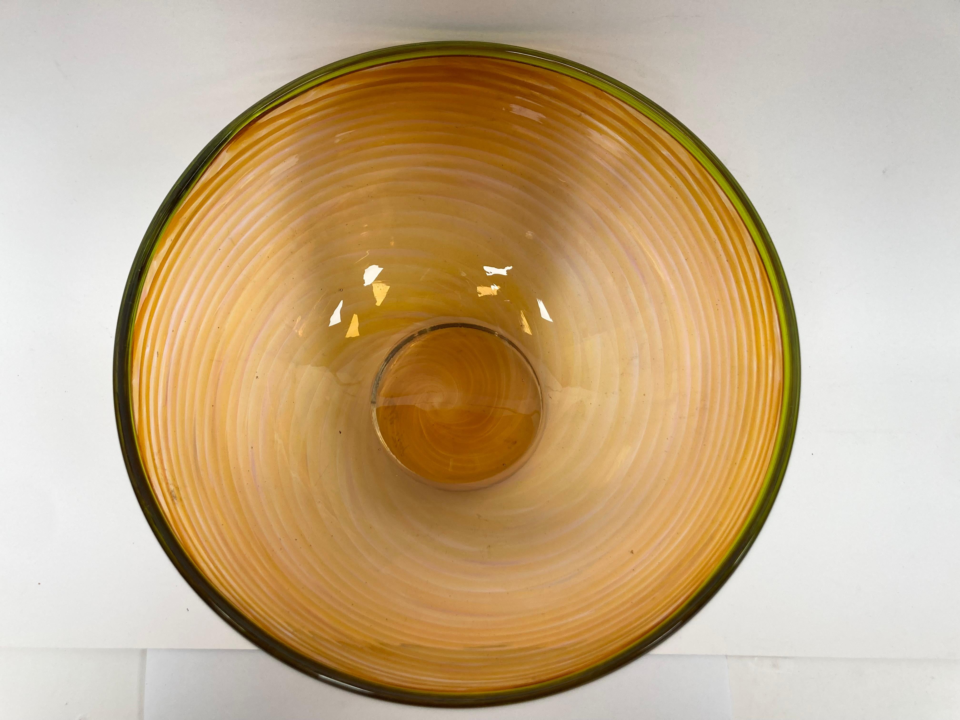Fatto a mano Ciotola di vetro Swirl Craft firmata e realizzata a mano in vendita