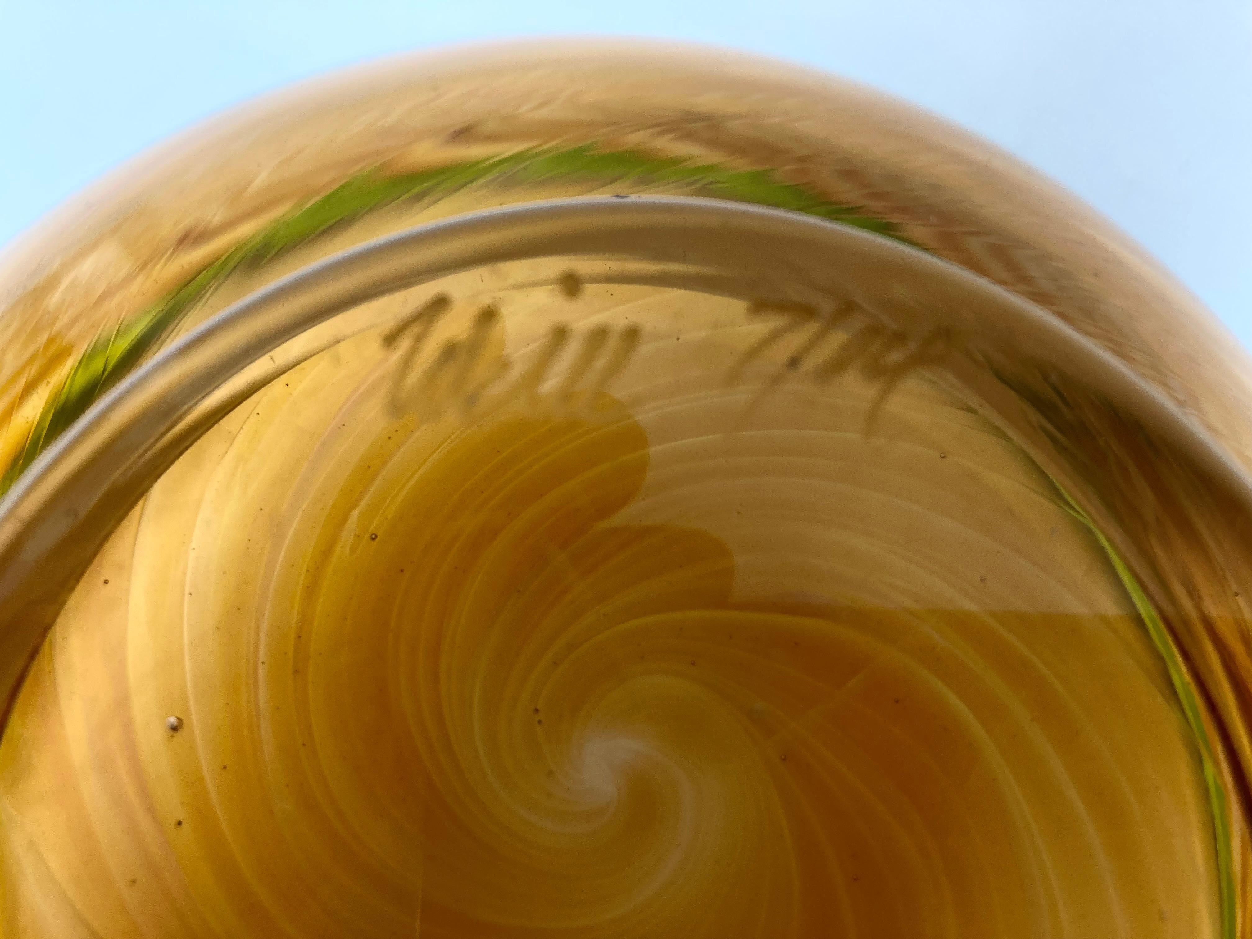 XXI secolo e contemporaneo Ciotola di vetro Swirl Craft firmata e realizzata a mano in vendita