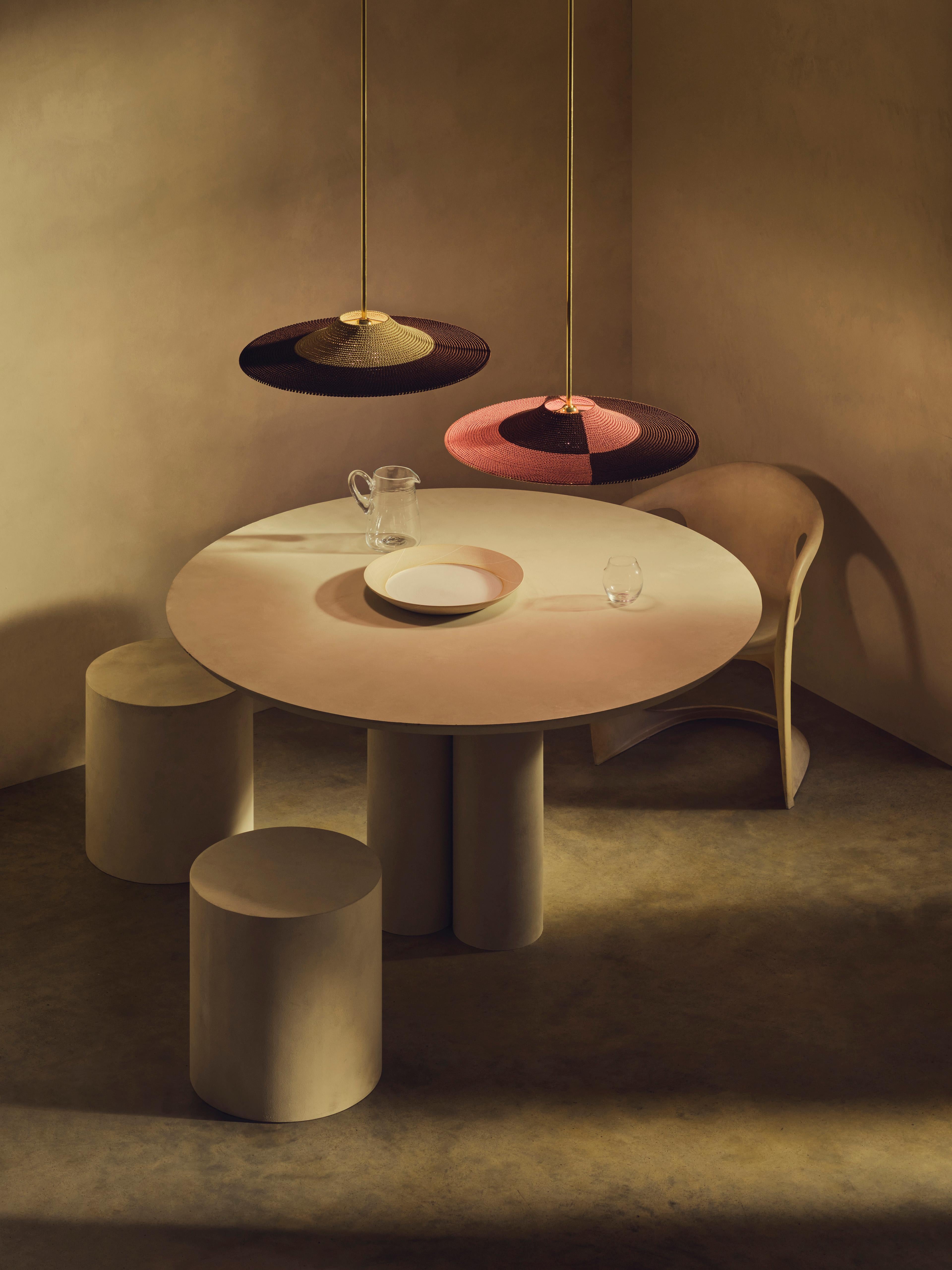 Scandinavo moderno Paralume semplice 01 realizzato a mano, ciondolo Demi a doppio tessuto con finiture profonde, Ø60cm/23,6in in vendita