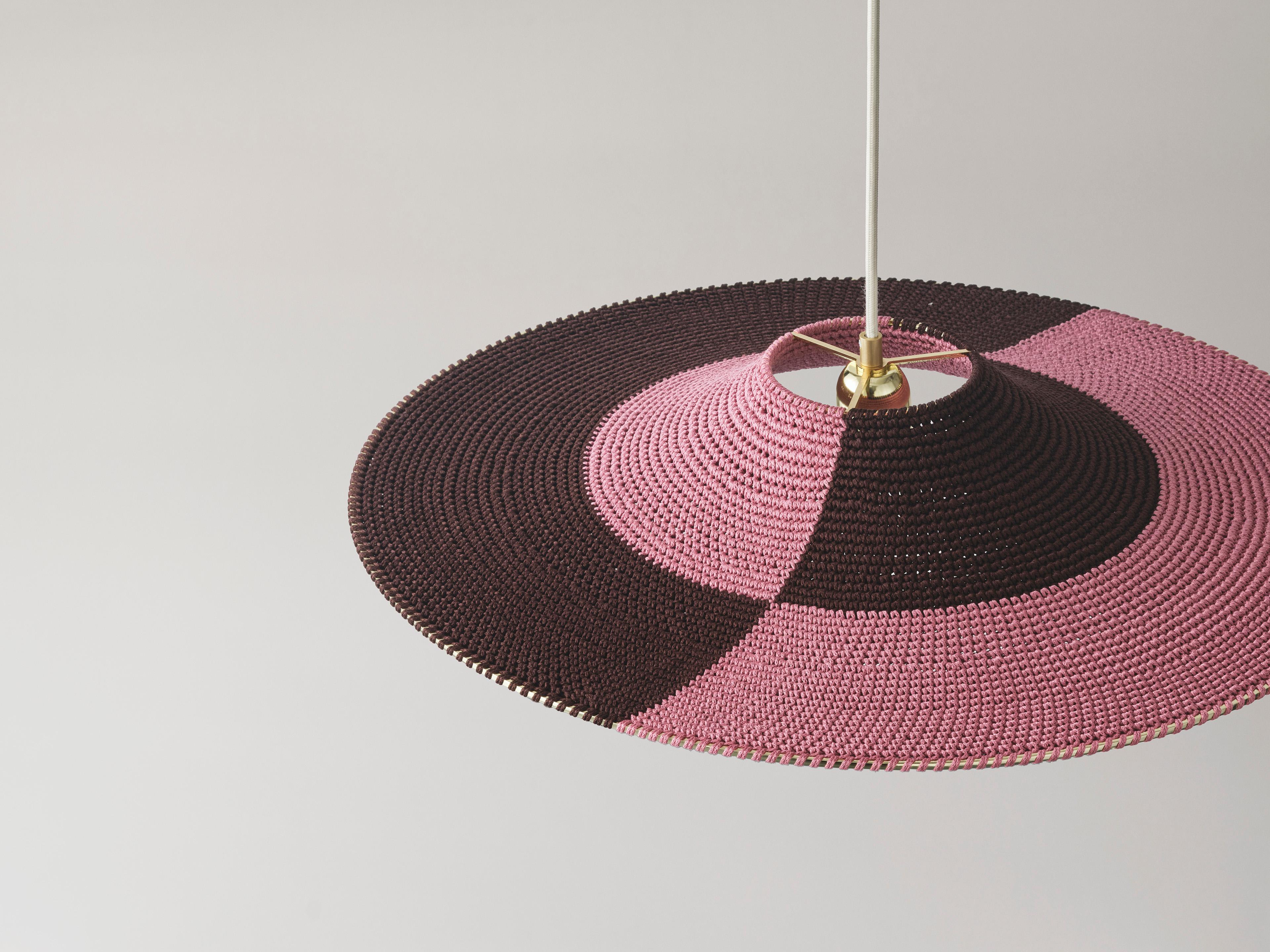 Paralume semplice 01 realizzato a mano, ciondolo Demi a doppio tessuto con finiture profonde, Ø60cm/23,6in In condizioni Nuovo in vendita a London, London