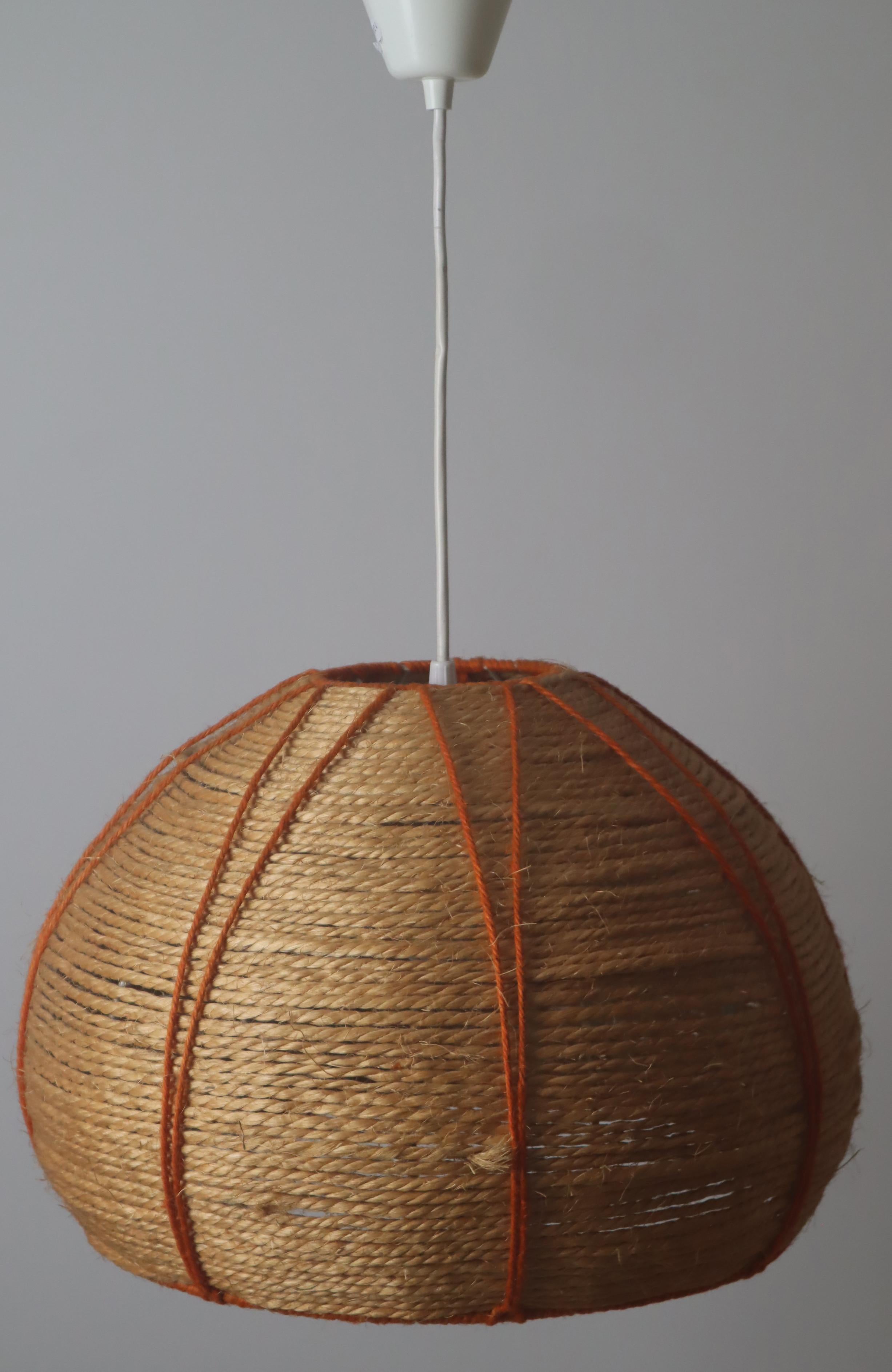 Hand-crafted sisal lamp from the 1970s For Sale 3