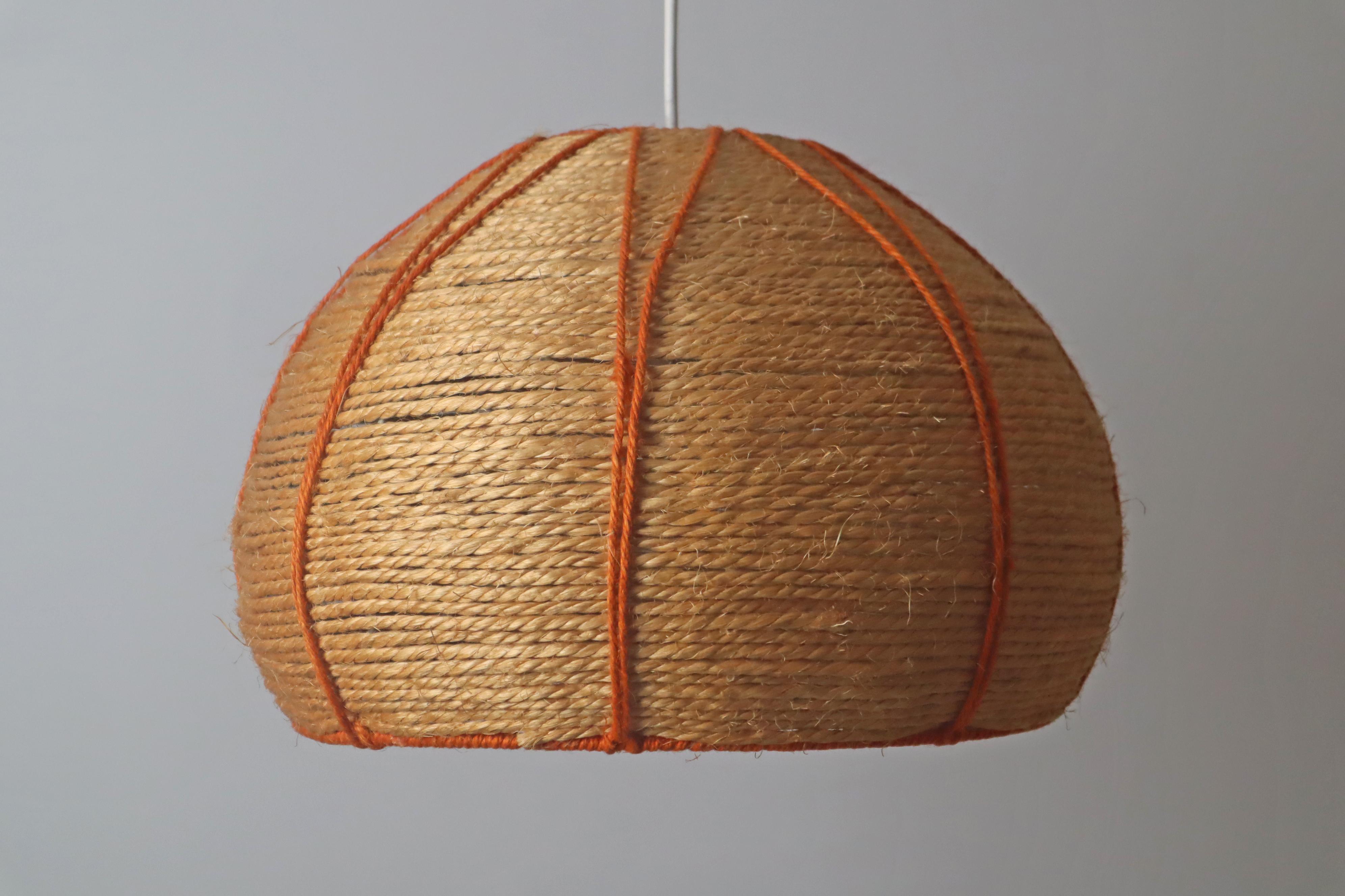 Late 20th Century Hand-crafted sisal lamp from the 1970s For Sale