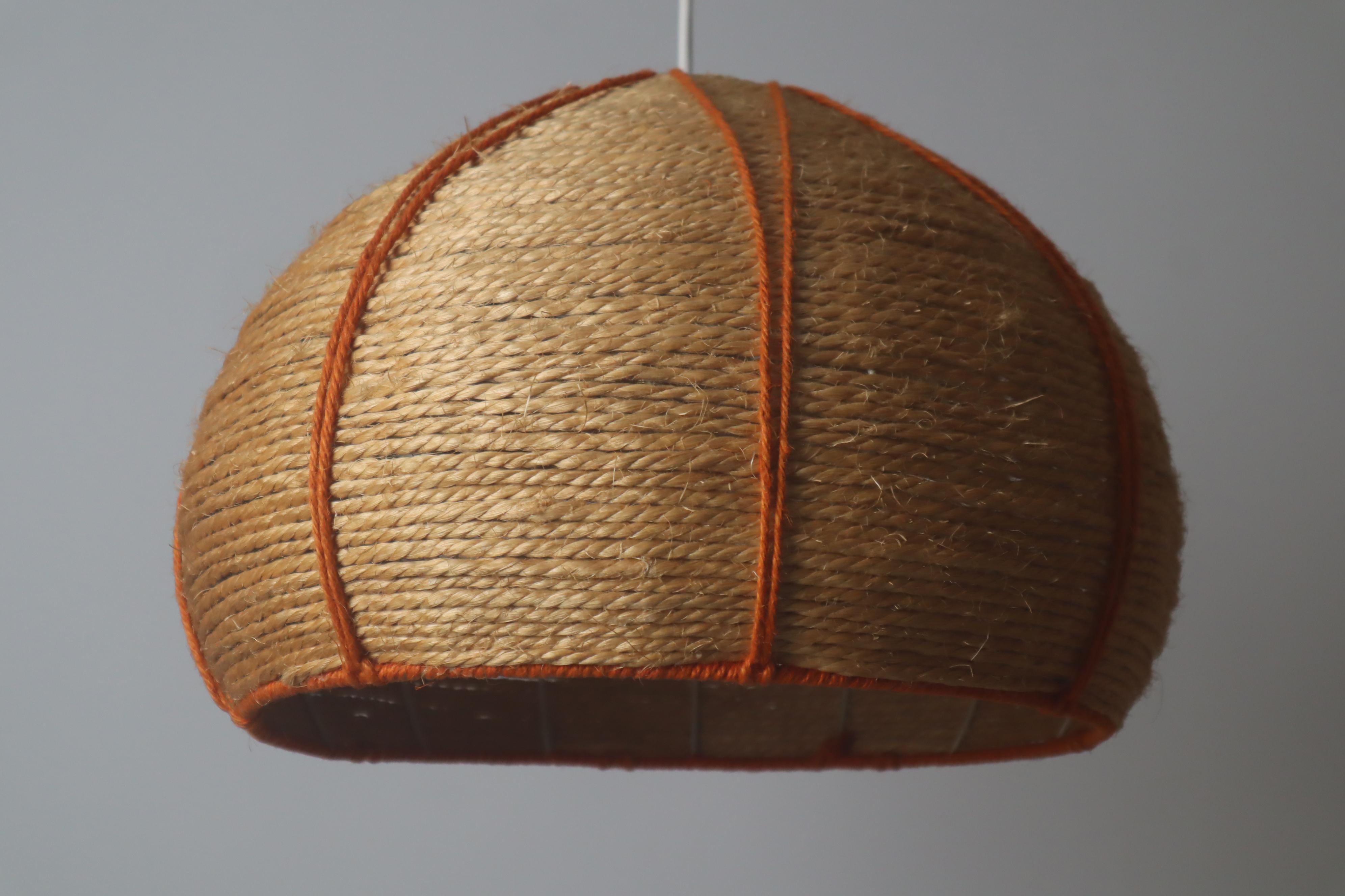 Hand-crafted sisal lamp from the 1970s For Sale 1
