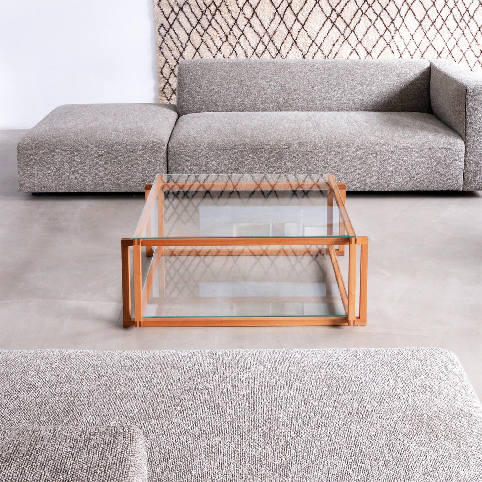 Moderne Table de canapé artisanale en bois de cerisier massif faite à la main par Laura Maasry, Berlin, 2020 en vente