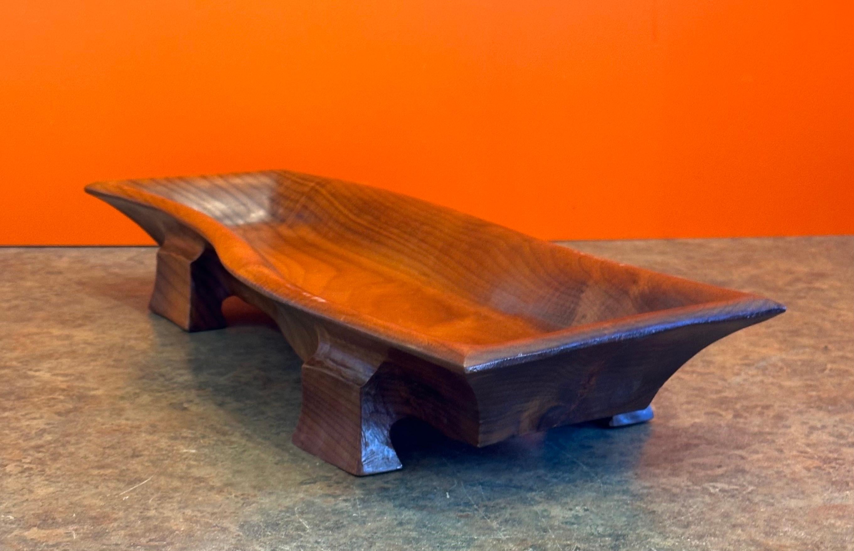 Bol / Plateau bas en Wood Wood massif fabriqué à la main par Mallory Bon état - En vente à San Diego, CA