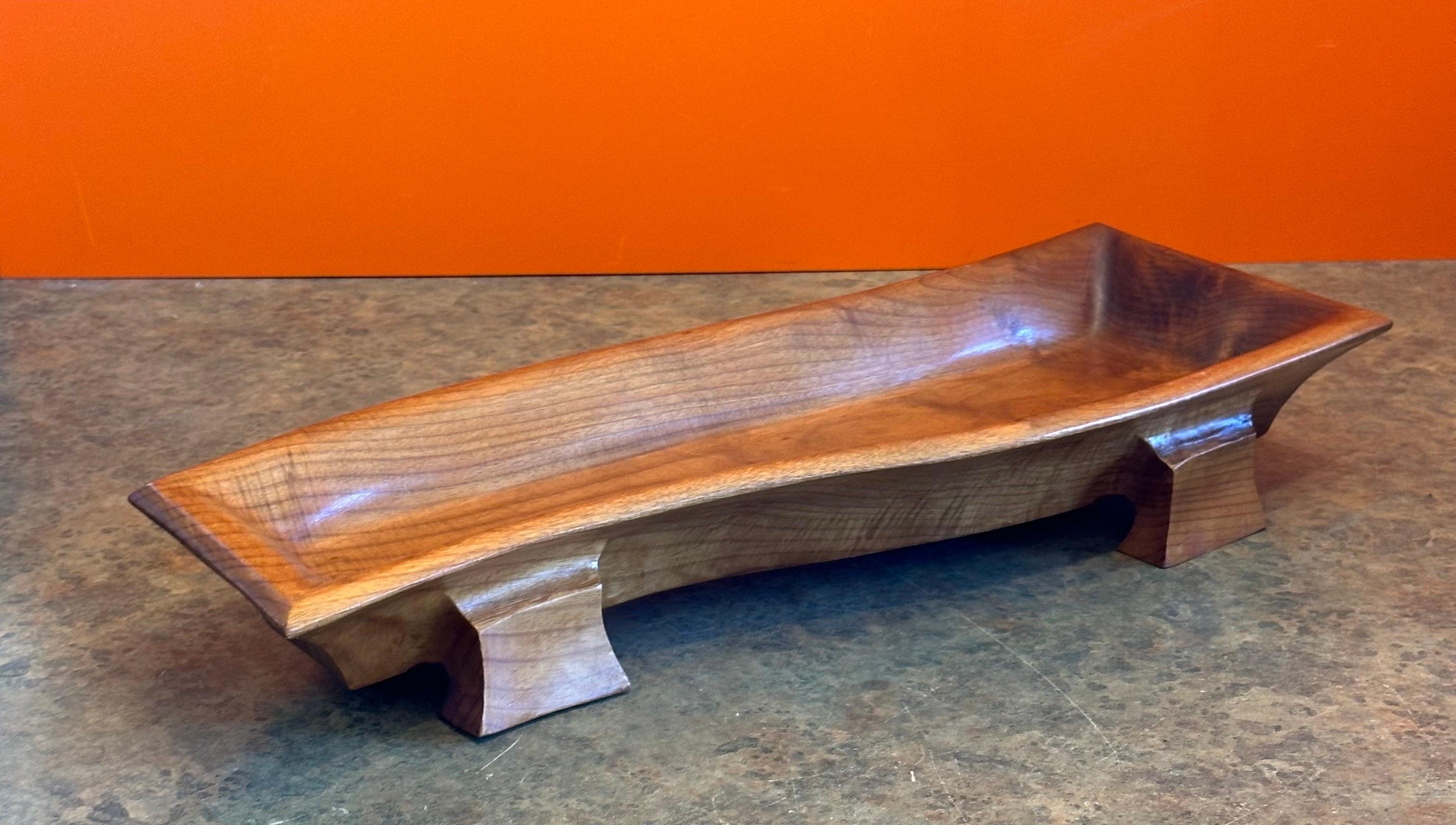 20ième siècle Bol / Plateau bas en Wood Wood massif fabriqué à la main par Mallory en vente