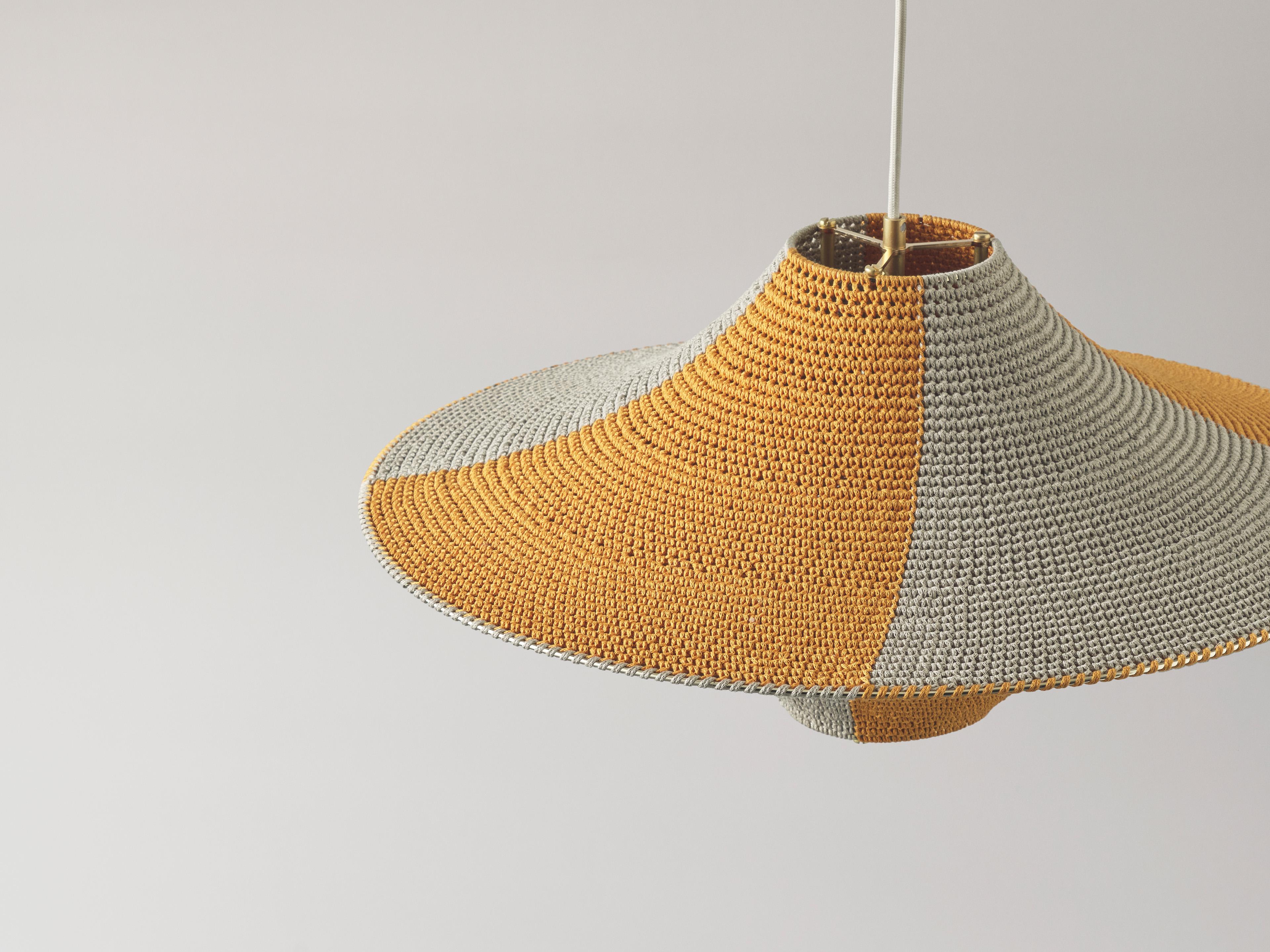 Scandinavo moderno Ciondolo Solitaire 01 Arlecchino realizzato a mano, Ø60cm/23,6in in vendita