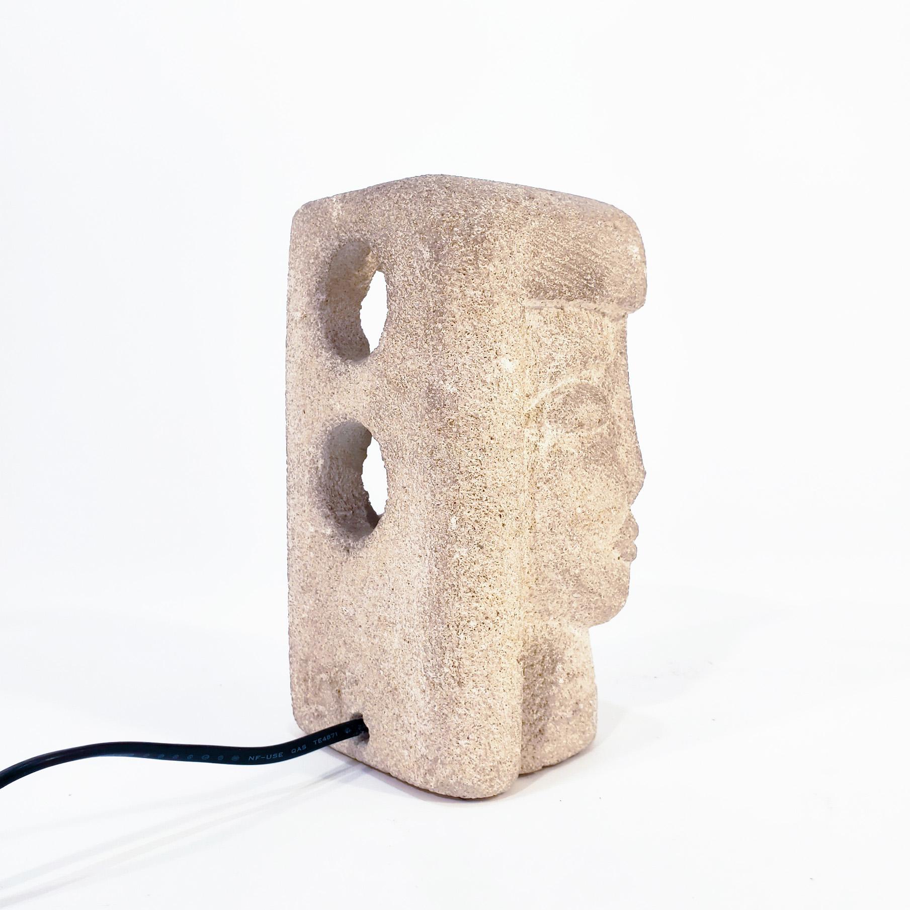 Hand-crafted stone table lamp by the sculptor Albert Tormos, France, 1970s Era espacial en venta