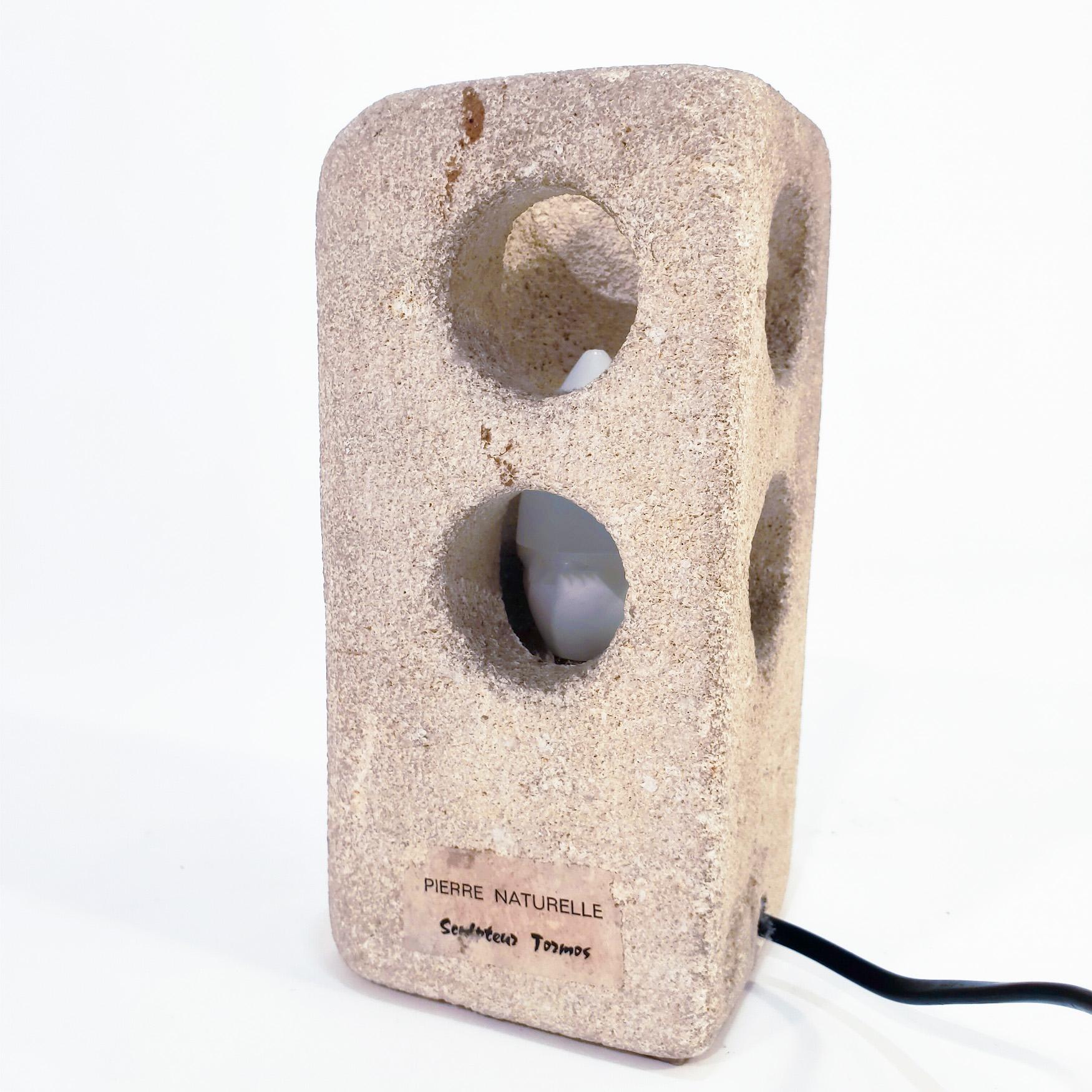 Hand-crafted stone table lamp by the sculptor Albert Tormos, France, 1970s Francés en venta