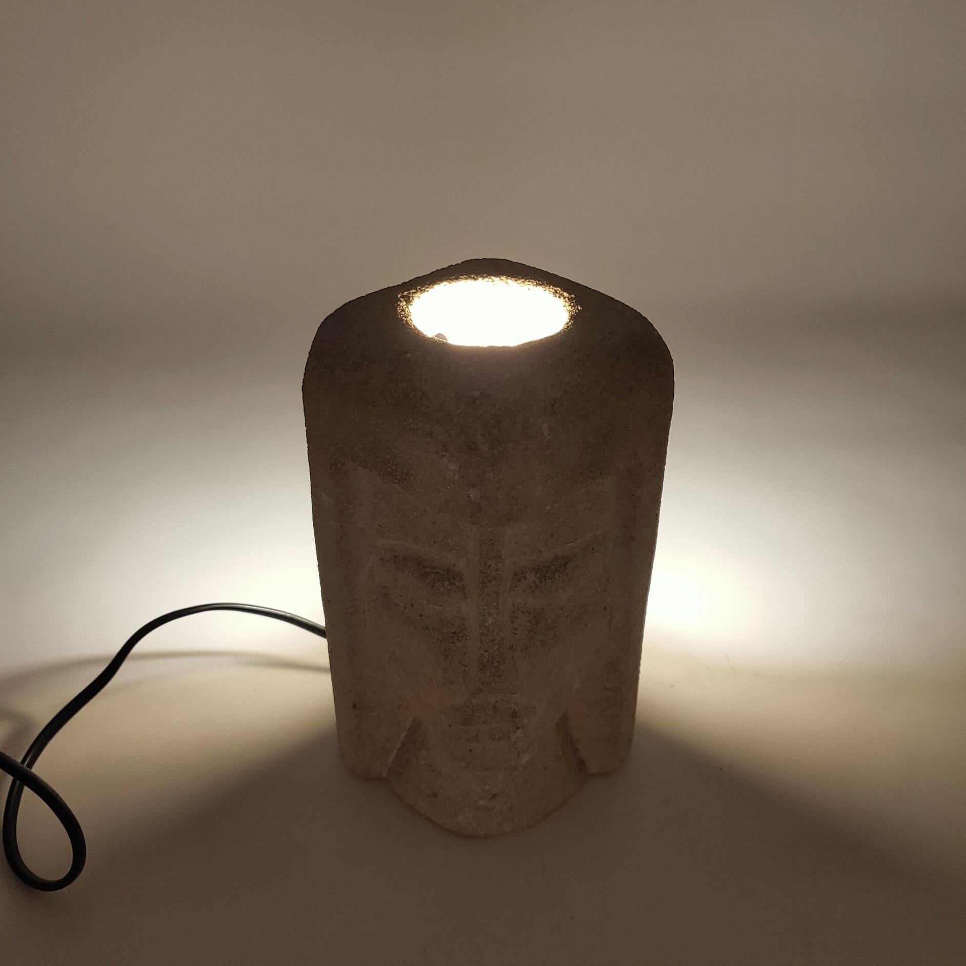 Hand-crafted stone table lamp by the sculptor Albert Tormos, France, 1970s finales del siglo XX en venta