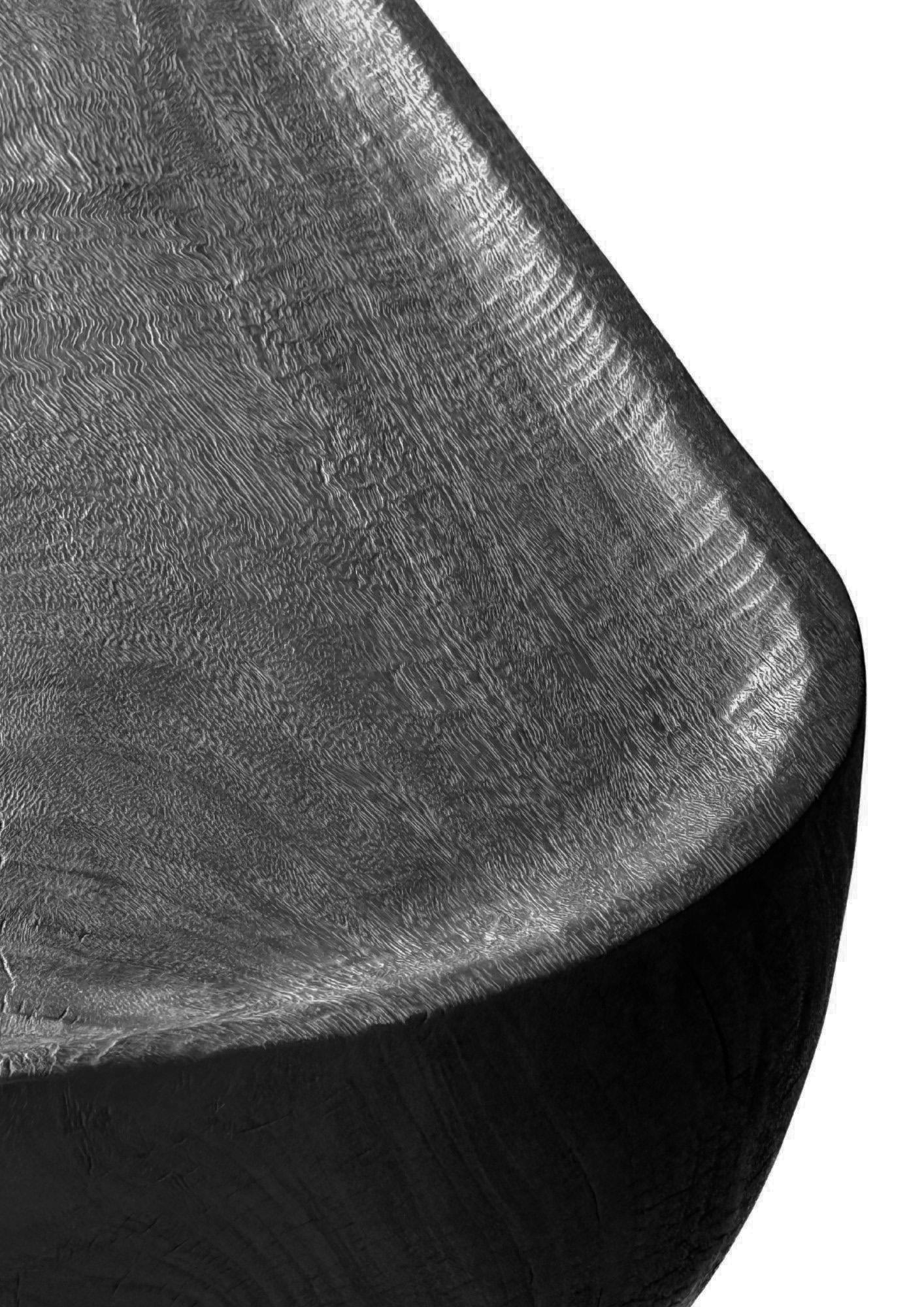 Organique Hand-Crafted Suar Wood Table Burnt Finish, Modern Organic en vente