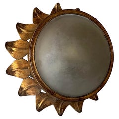 Lámpara de techo artesanal Sunburst, metal dorado, pantalla opalina - C. 1930