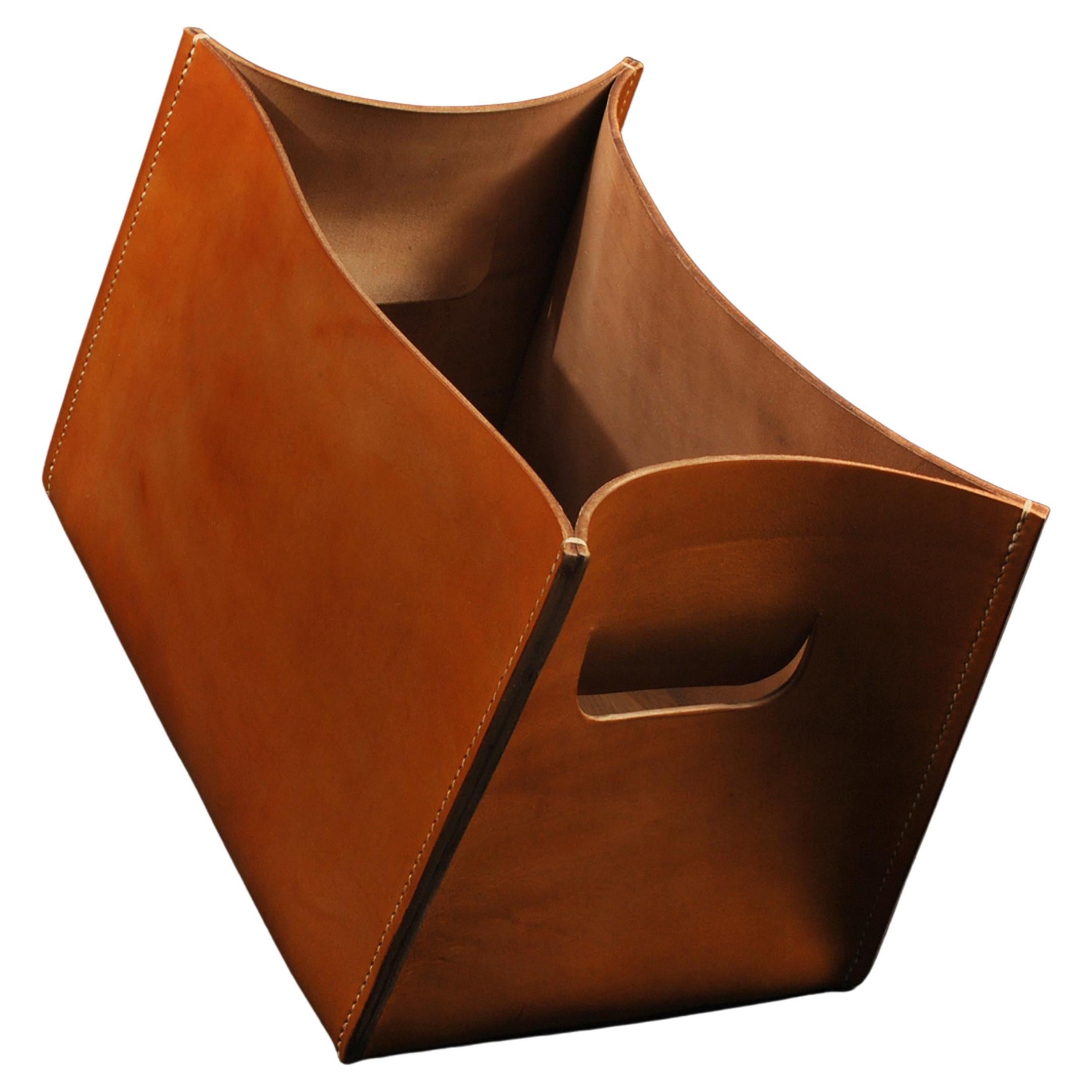 Moderno Scatola artigianale in pelle Tan e Oak in vendita