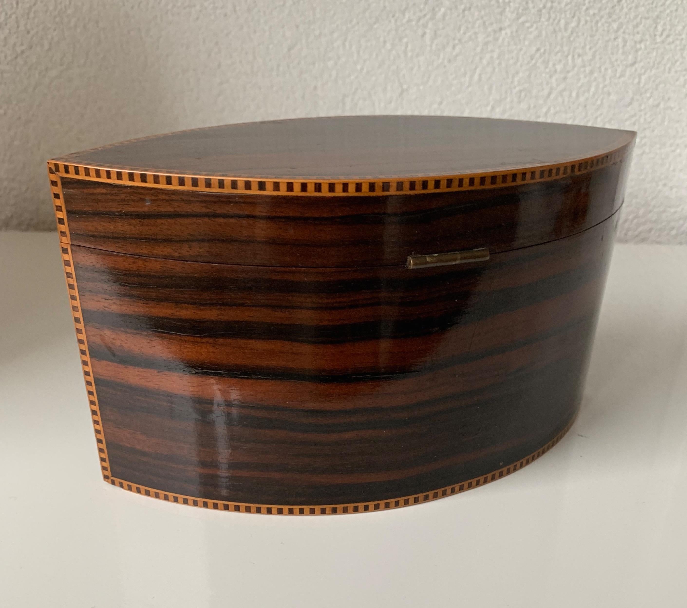 Top Quality and Stunning Shape Art Deco Nutwood, Hardwood and Satinwood Box,  5