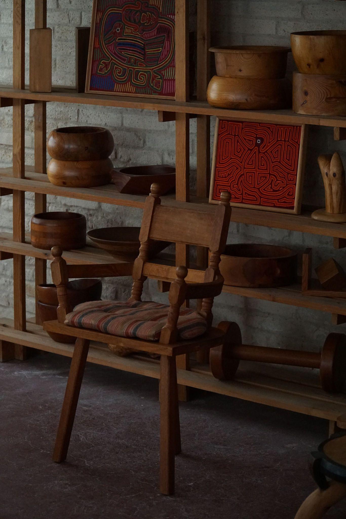 Fauteuils tripodes en chêne faits main par un ébéniste danois, art populaire, années 1930 en vente 2