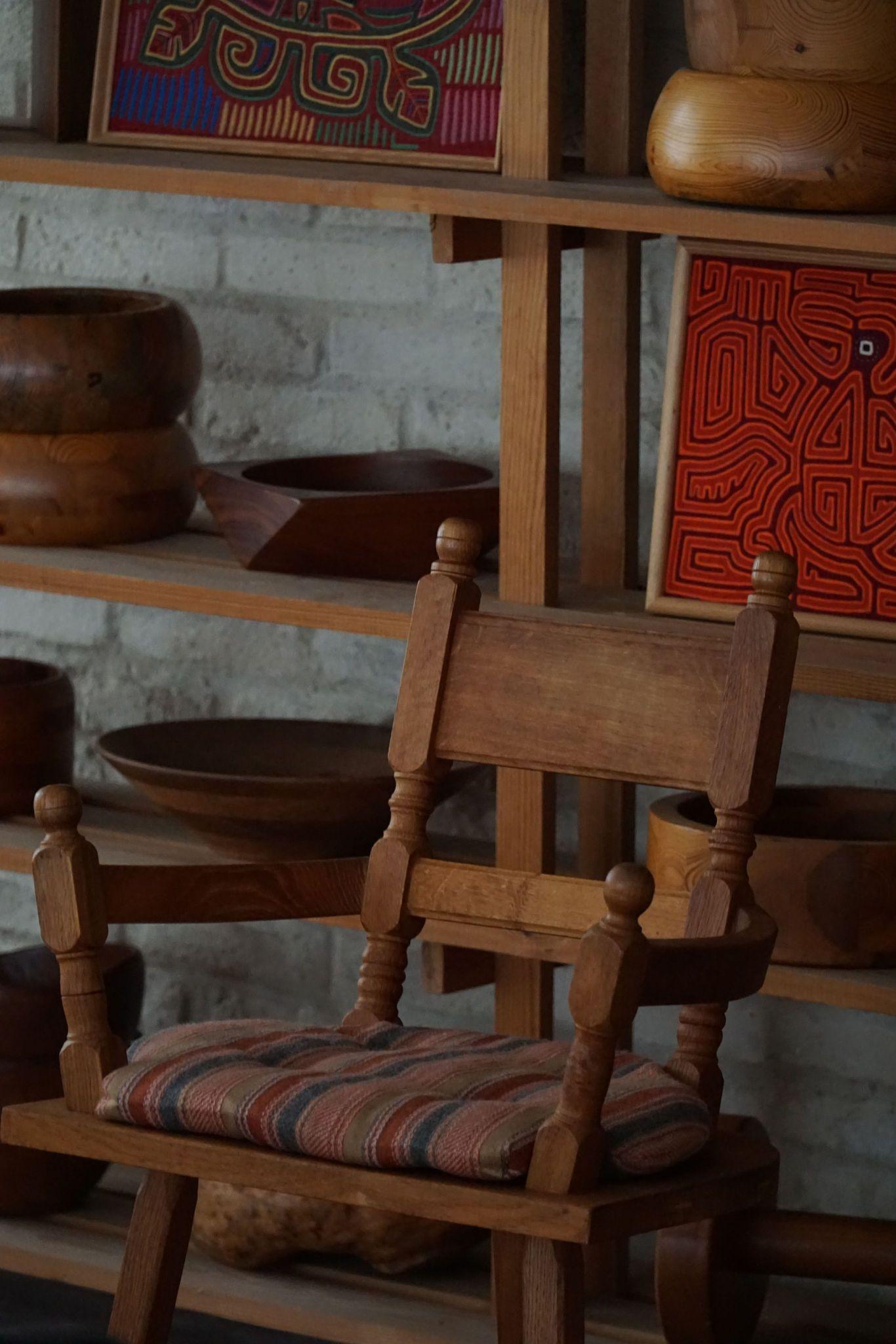 Fauteuils tripodes en chêne faits main par un ébéniste danois, art populaire, années 1930 en vente 3