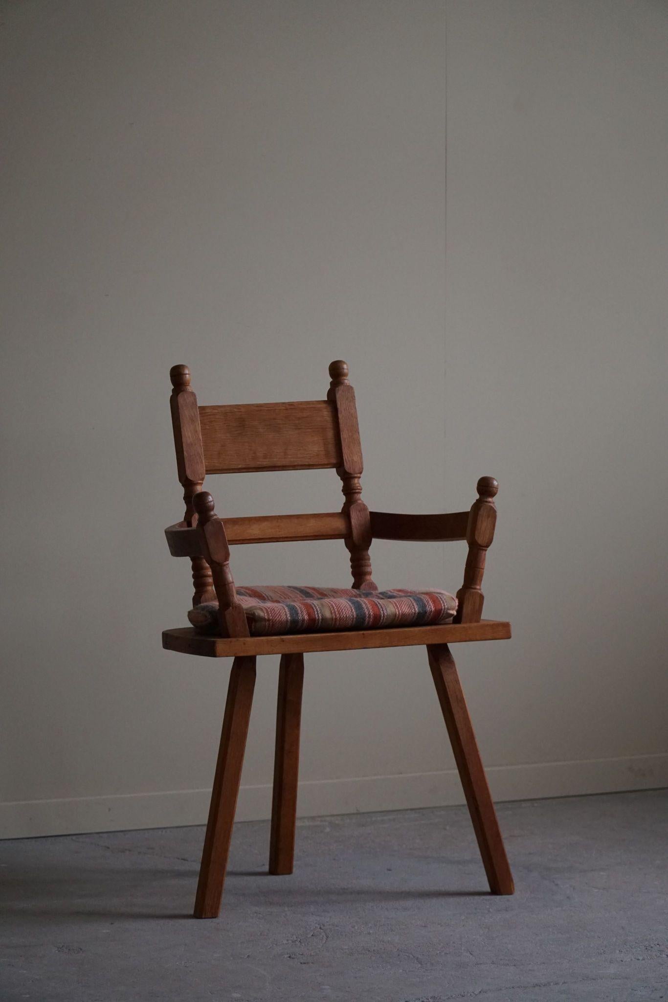 Fauteuils tripodes en chêne faits main par un ébéniste danois, art populaire, années 1930 en vente 8