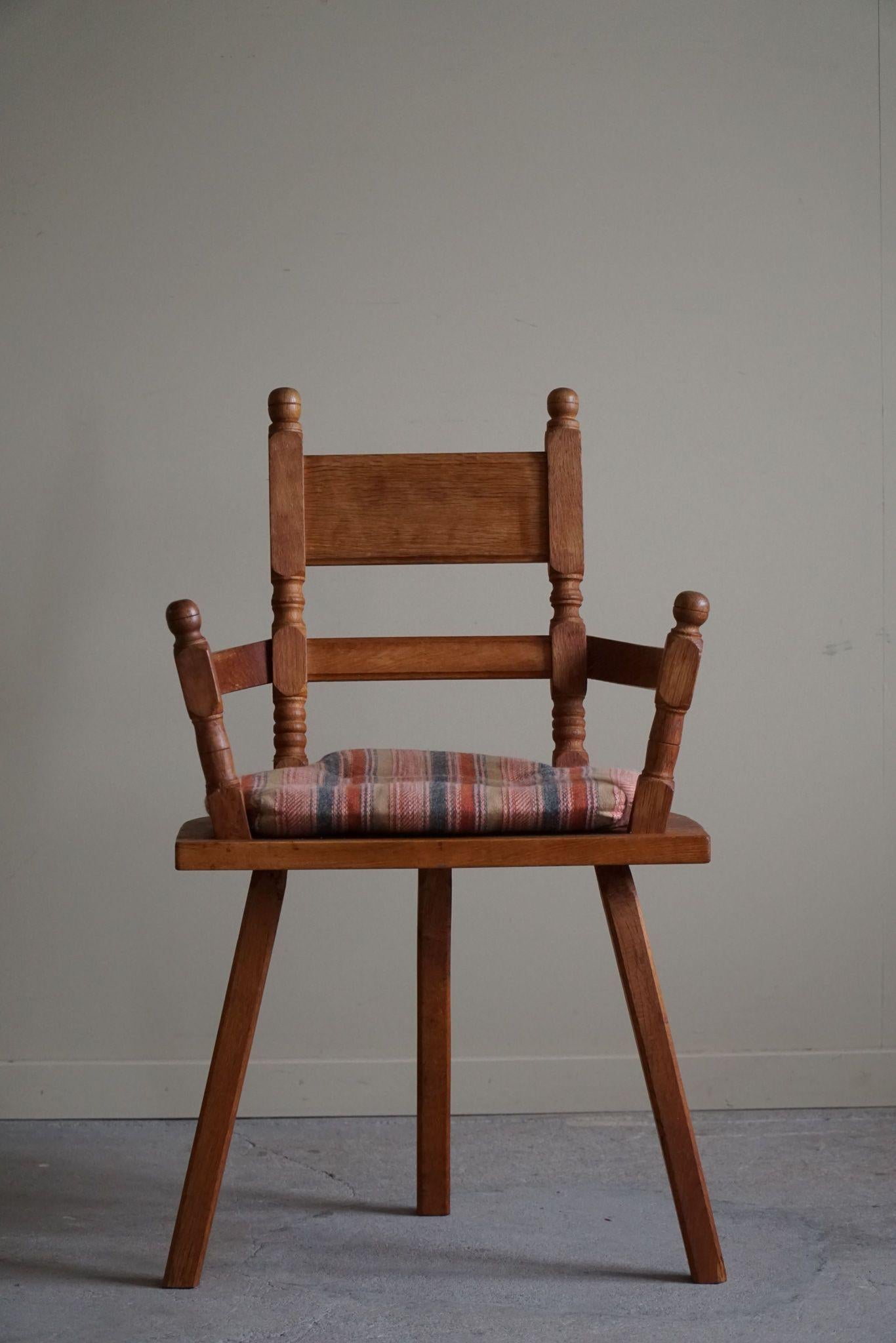 Fauteuils tripodes en chêne faits main par un ébéniste danois, art populaire, années 1930 en vente 9
