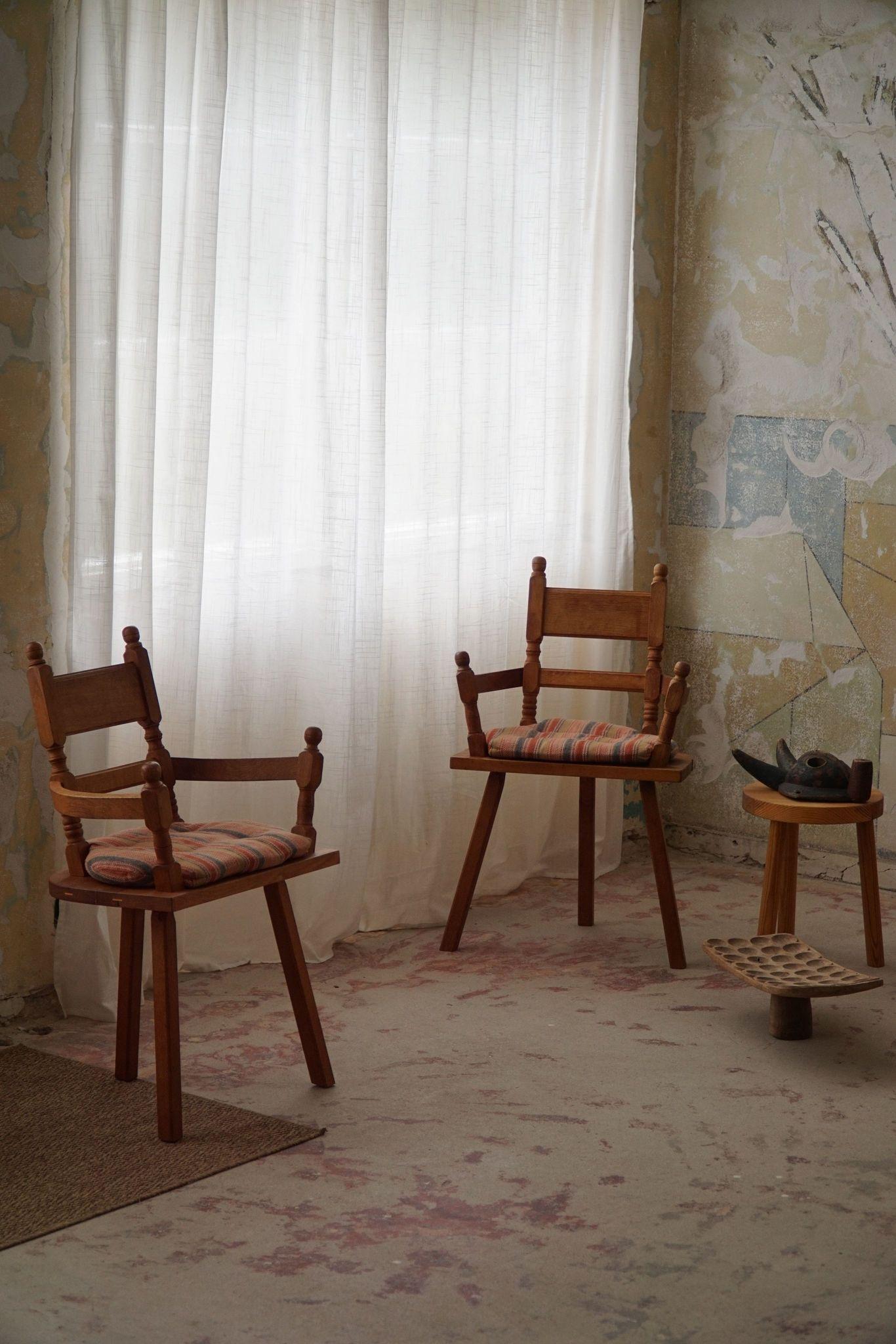 Fauteuils tripodes en chêne faits main par un ébéniste danois, art populaire, années 1930 Bon état - En vente à Odense, DK