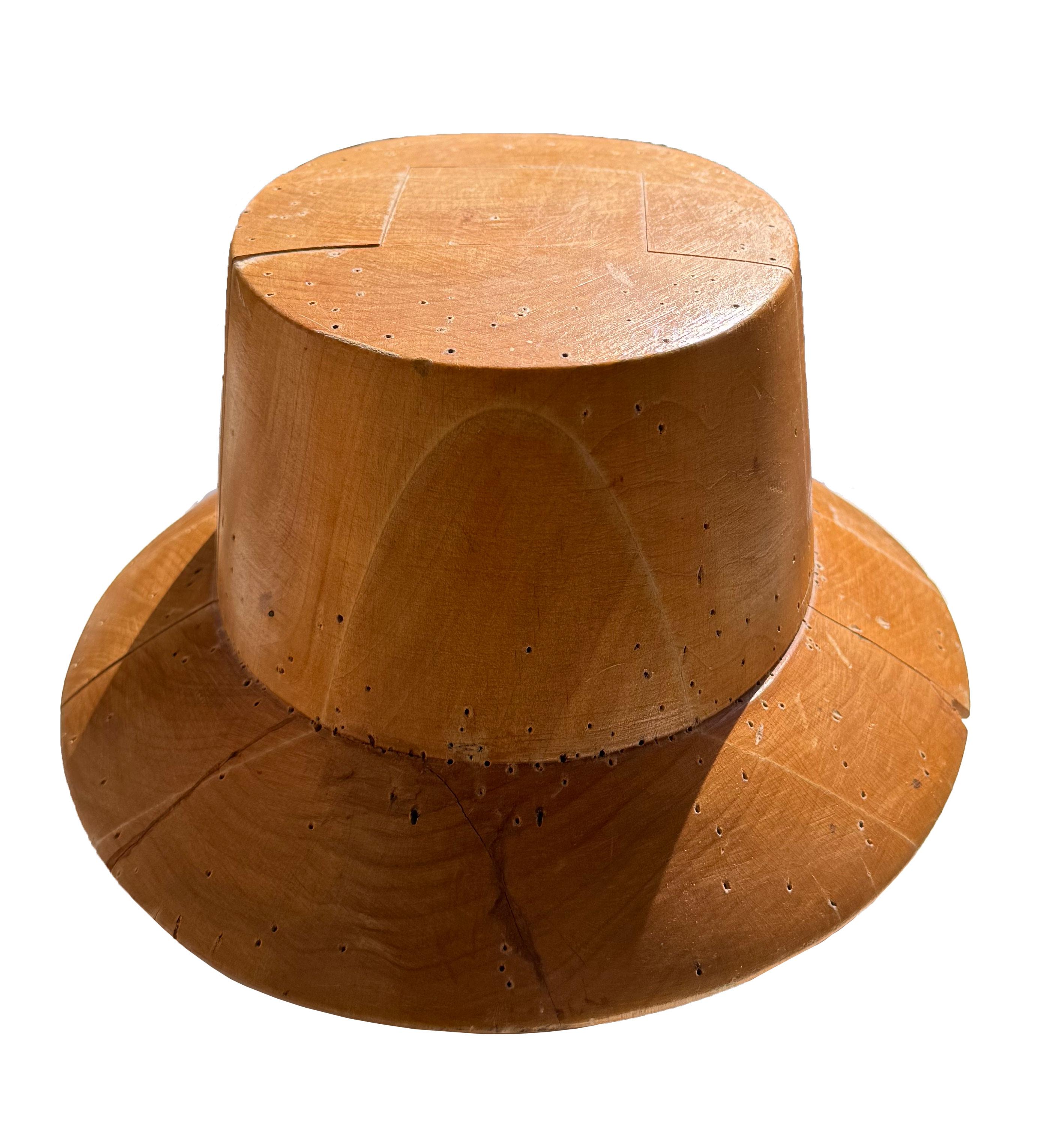 Pino Stampo per cappello vintage realizzato a mano in pino di Stoccolma, Svezia in vendita