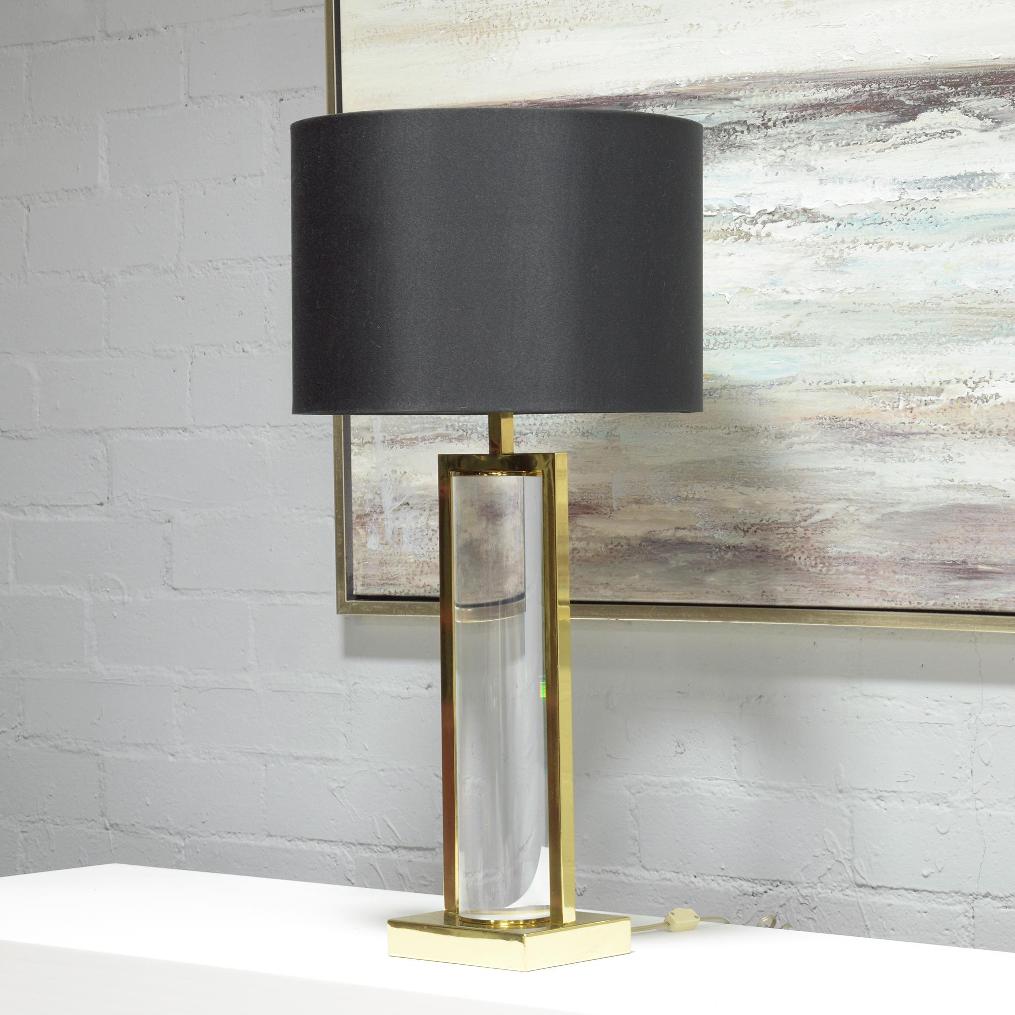 American Mid-Century Modern Brass & Lucite Table Lamp: Vintage Elegance Revived For Sale
