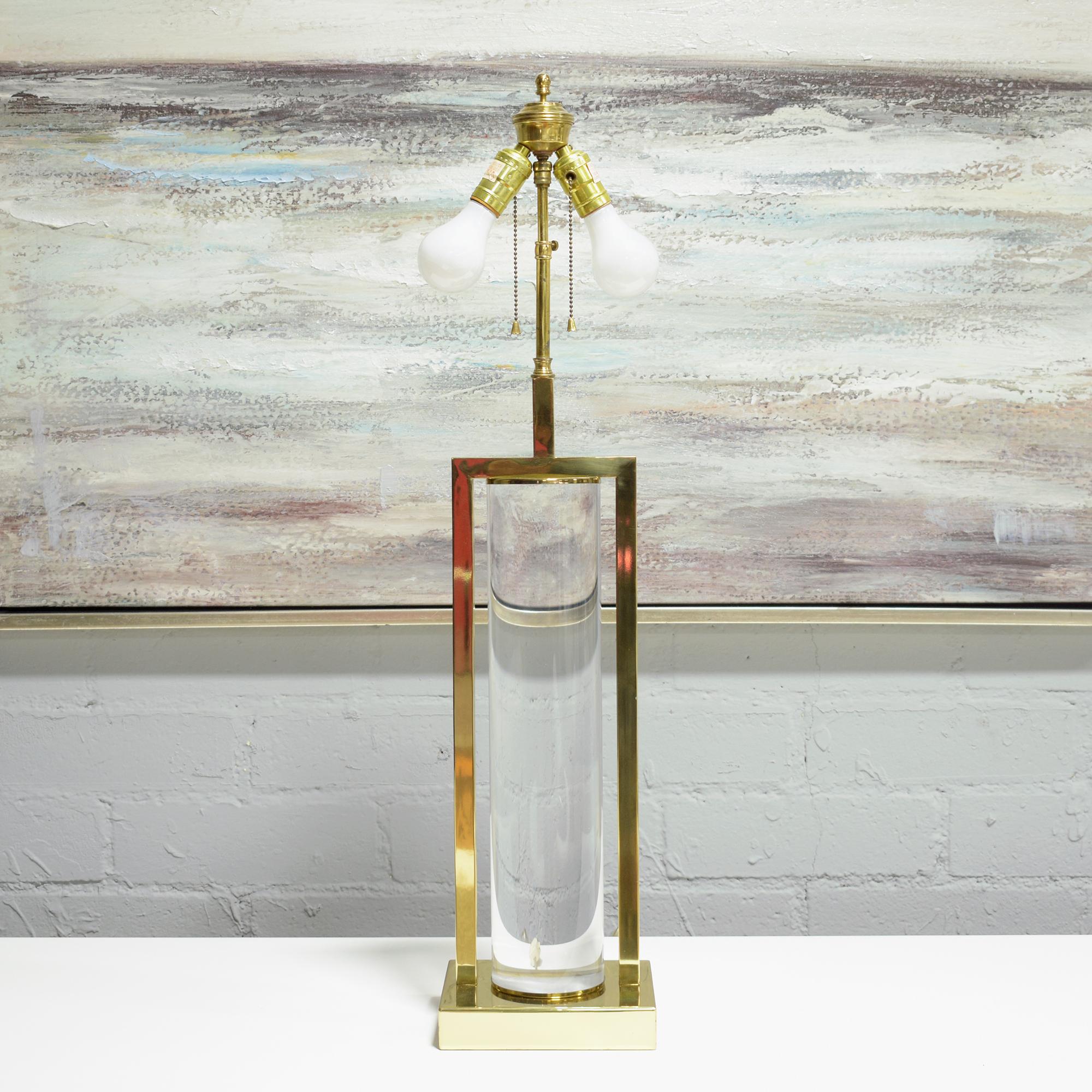 Mid-Century Modern Brass & Lucite Table Lamp: Vintage Elegance Revived In Good Condition For Sale In Los Angeles, CA