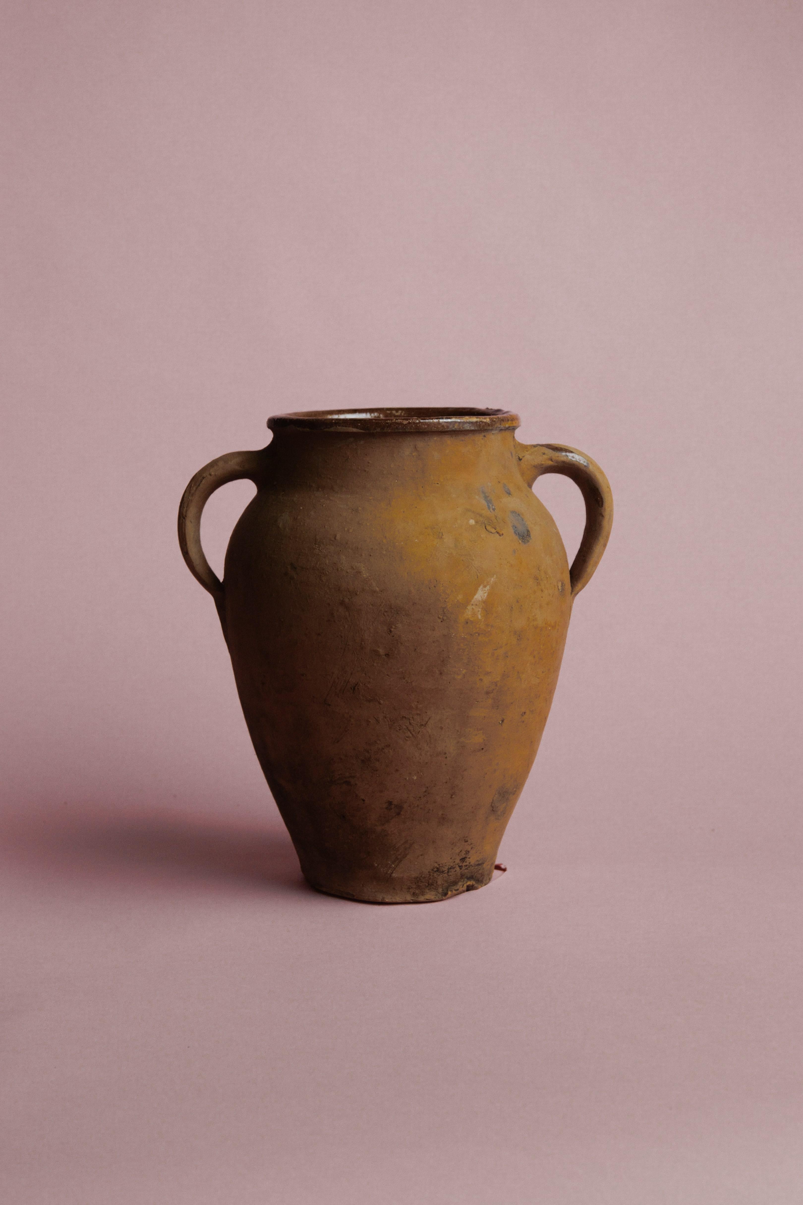 Turco Vaso di terracotta rustico turco d'epoca realizzato a mano in vendita