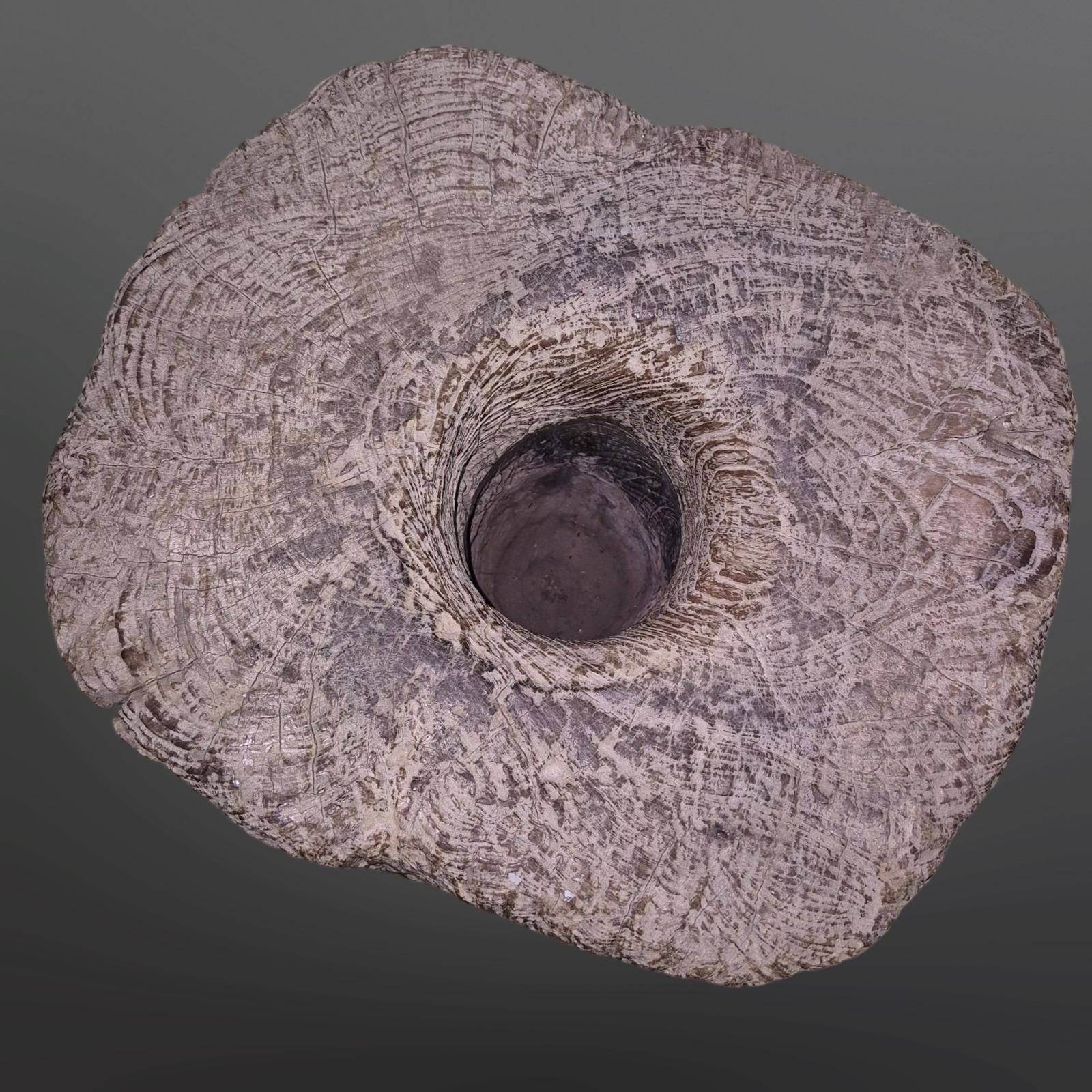 Handgefertigter wabi sabi mortar Beistelltisch aus Afrika (20. Jahrhundert) im Angebot