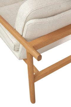 Divano Moresby in Oak bianco lavorato a mano con rivestimento in lino o pelle personalizzato